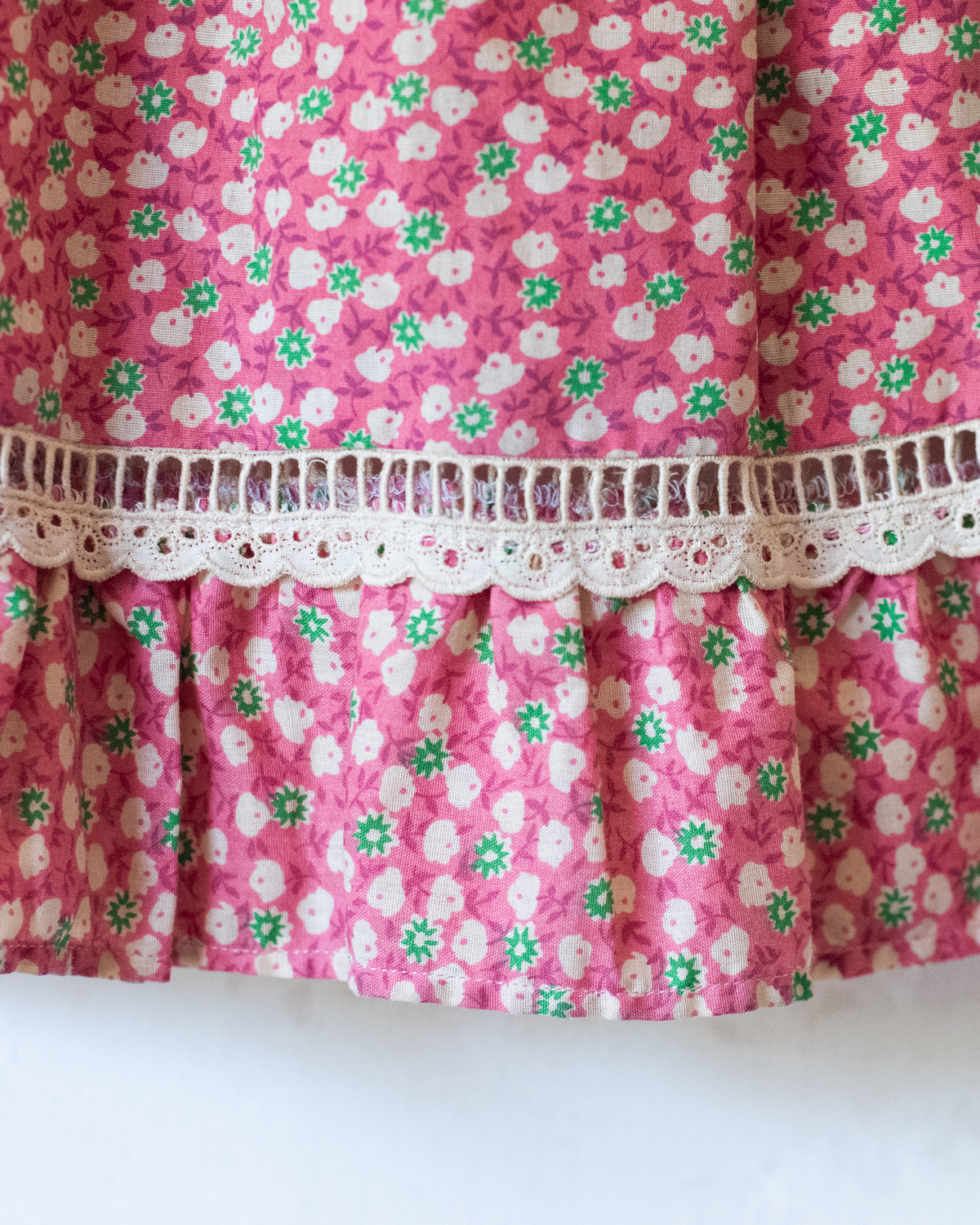 Floral dress with beige lace | French deadstock from the seventies | 12-18 months