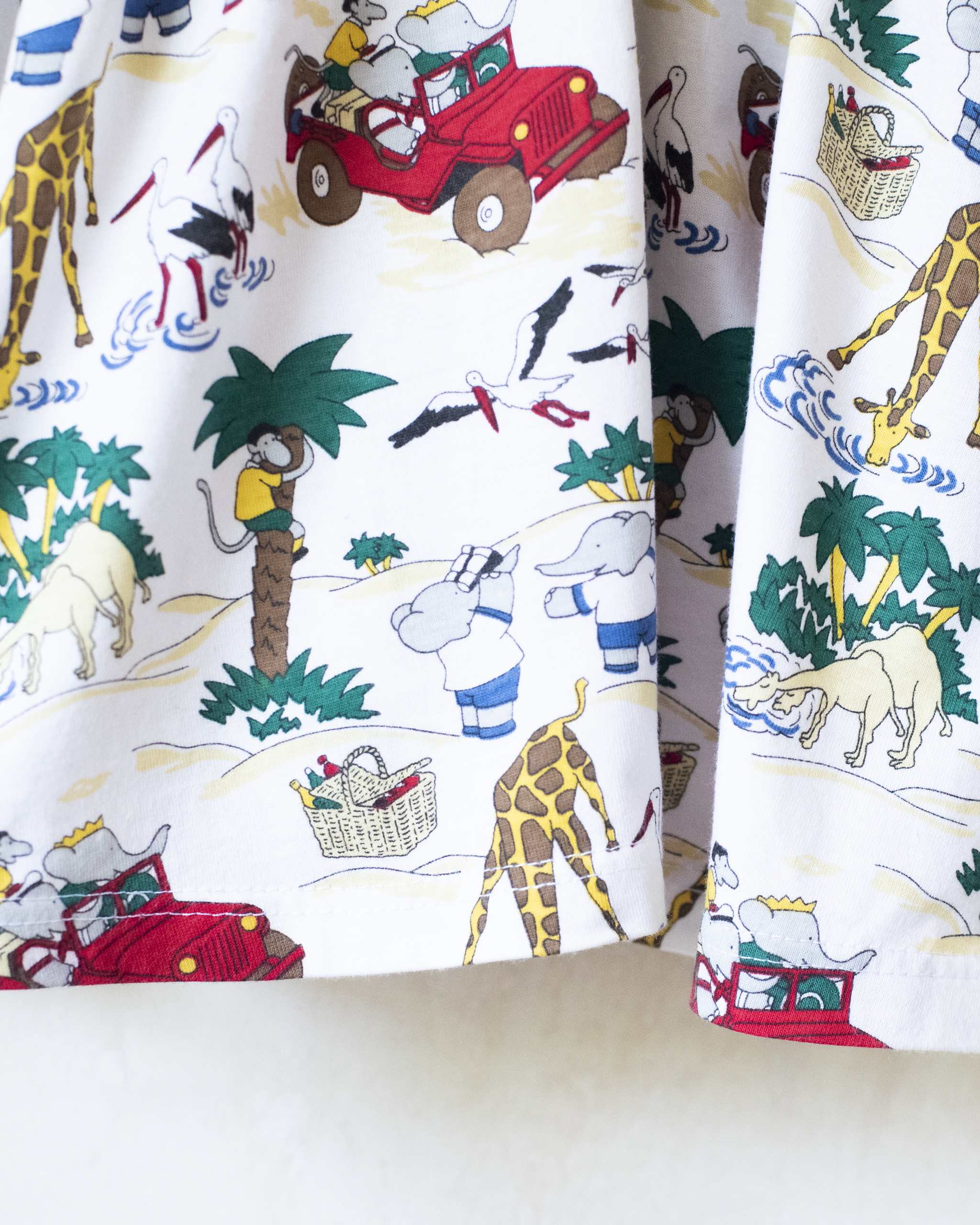 שמלה אדומה עם הדפסים של המלך בבר | 4-5 שנים