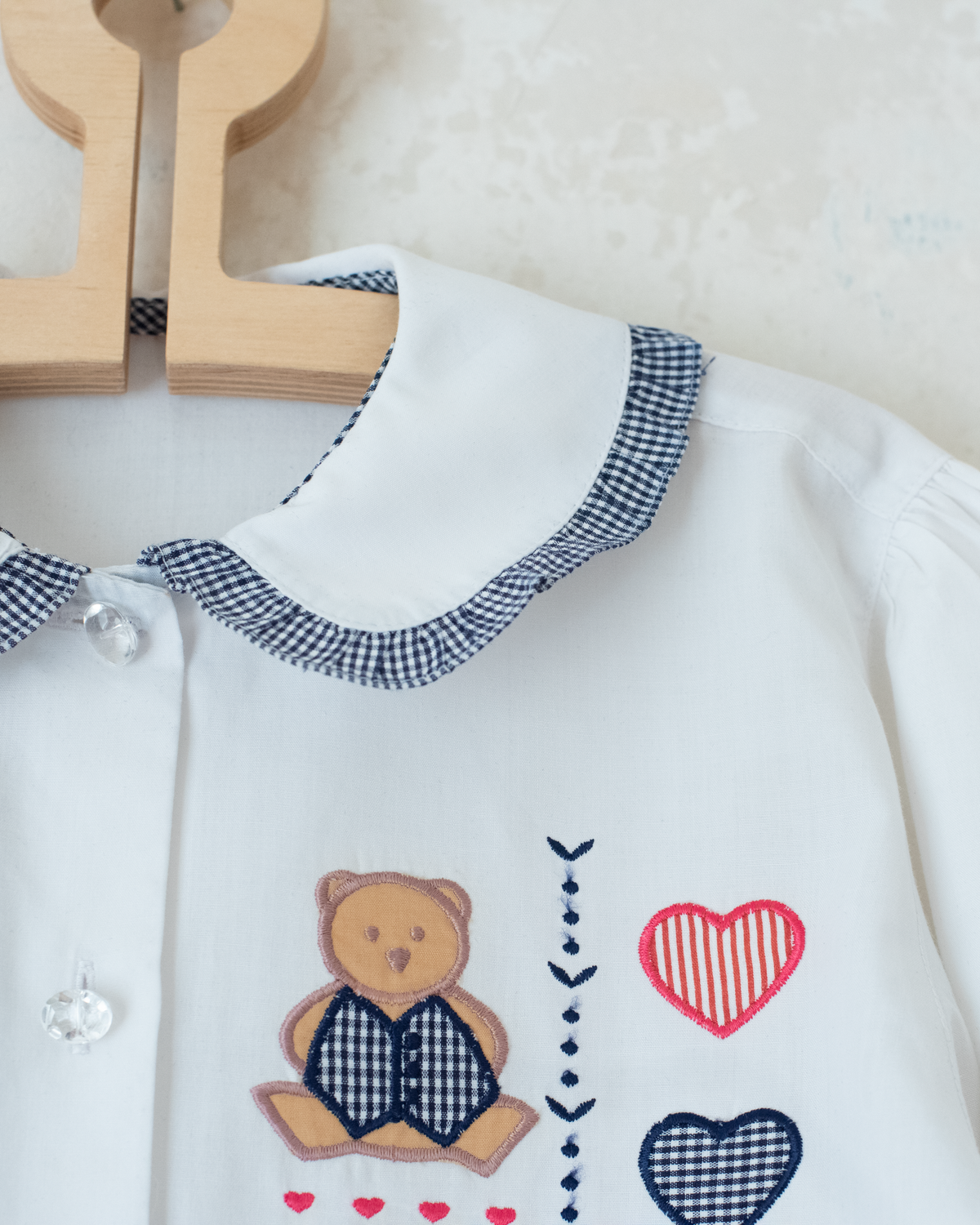 Button-down shirt with teddy bear and heart embroidery | 7-8 years