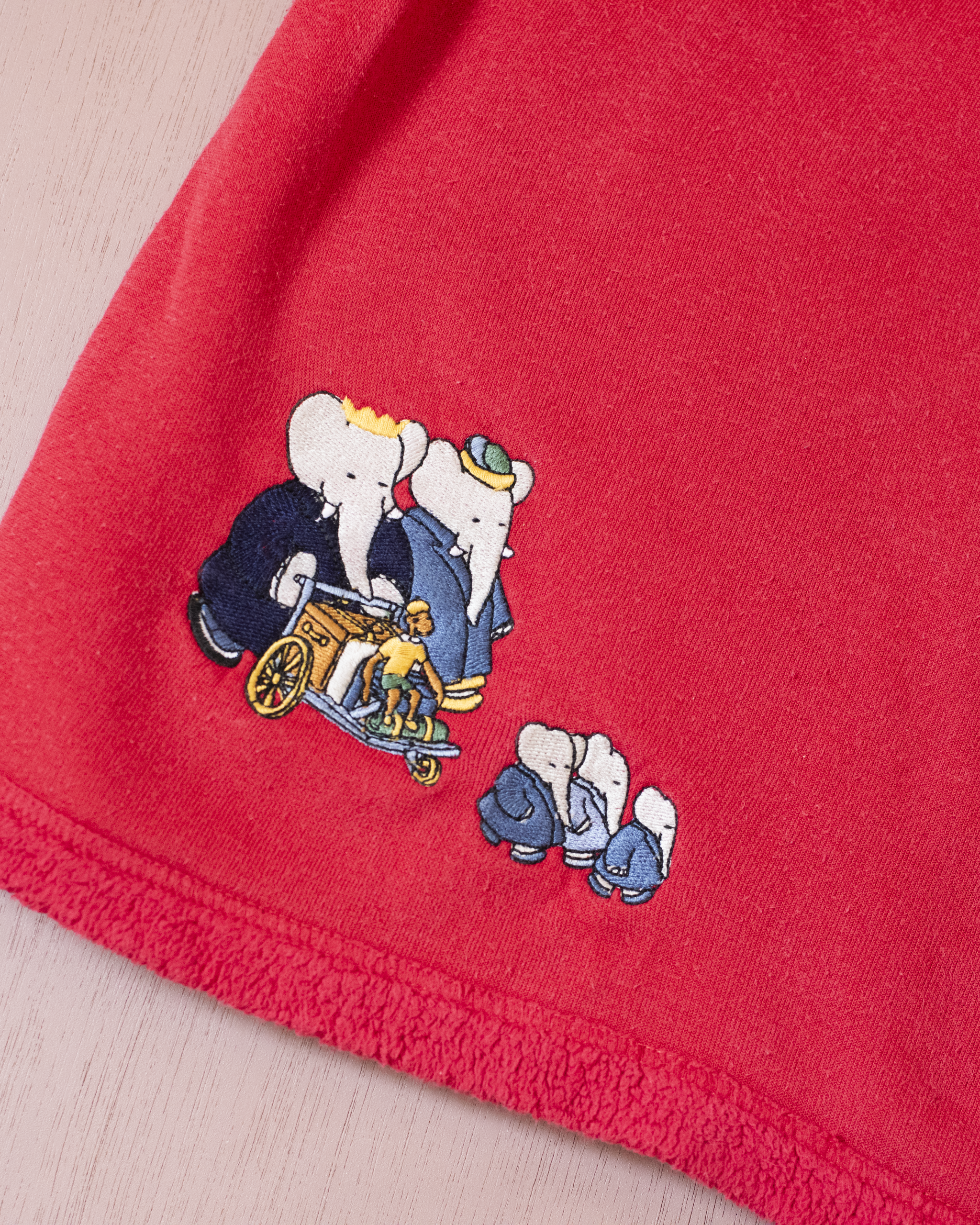 סווטשירט פליז אדום עם רקמות של המלך בבר | 4-5 שנים