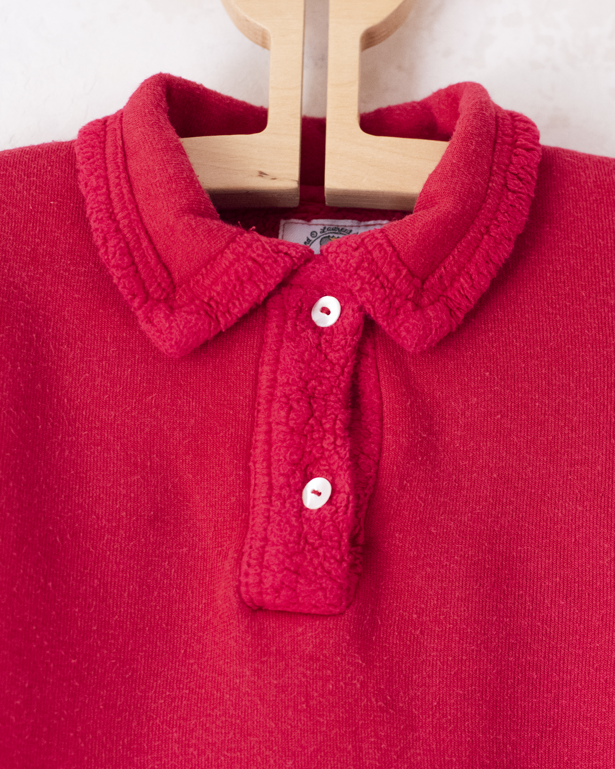 סווטשירט פליז אדום עם רקמות של המלך בבר | 4-5 שנים