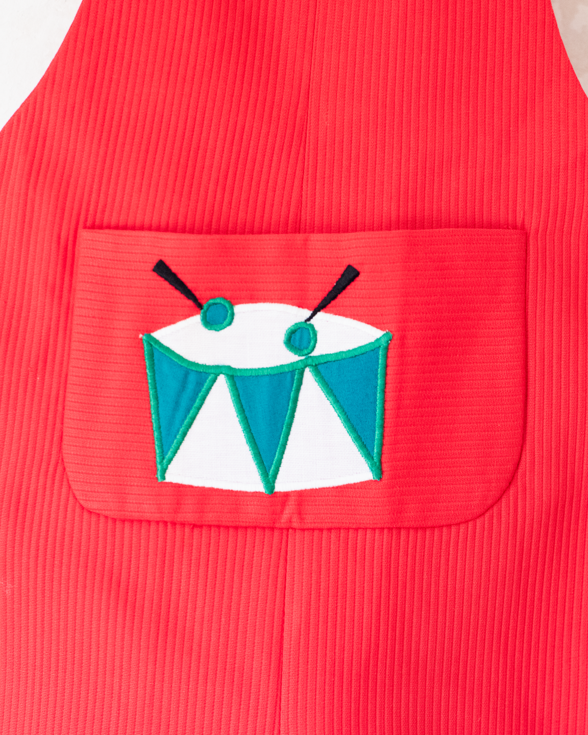 Red overalls with a drum | Deadstock from the Sixties | 2-3 years