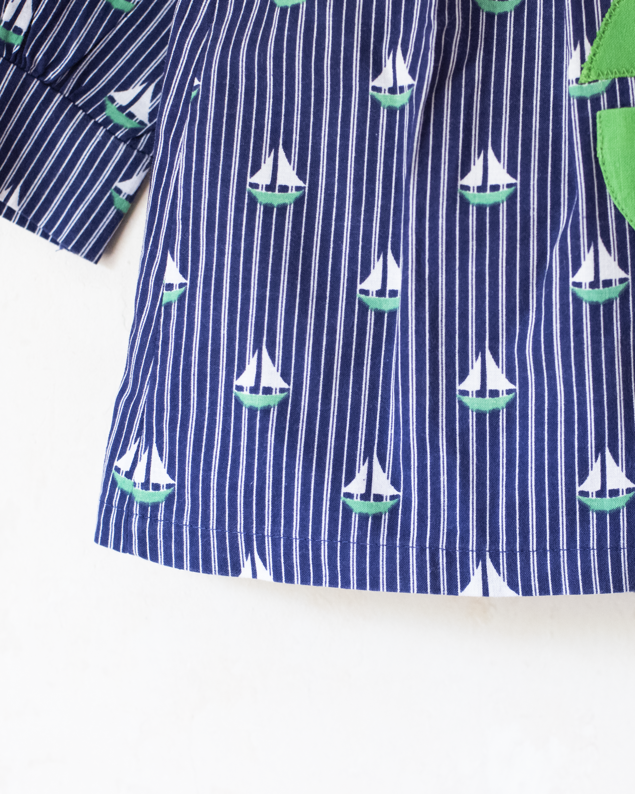 חולצה ארוכה עם פסים וסירת מפרש ירוקה | דד סטוק צרפתי | 2-3 שנים