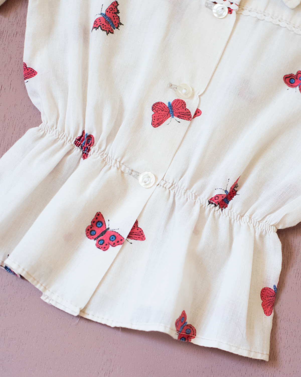 Cream-colored shirt with butterflies and lace | 2-3 years