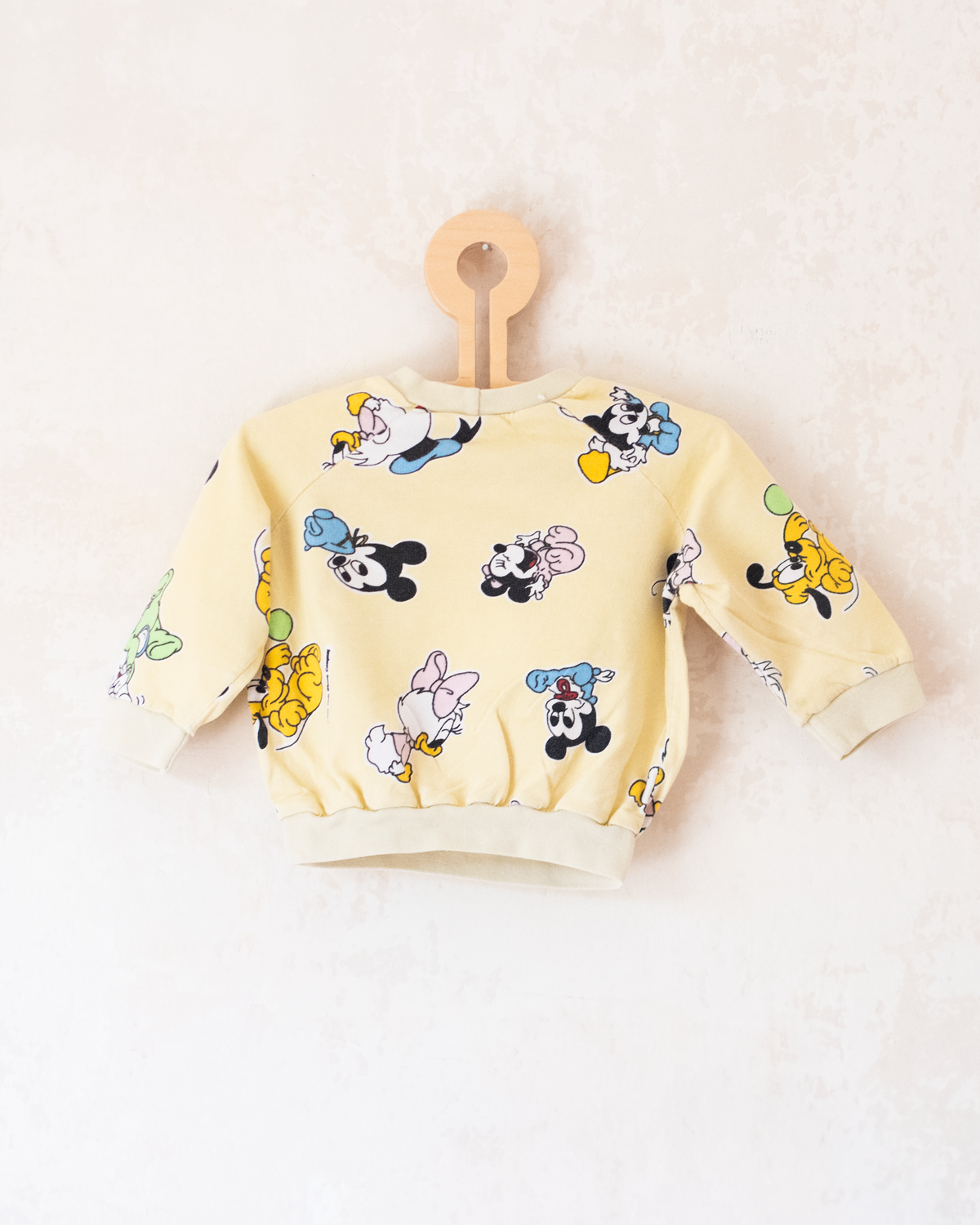 Yellow sweatshirt with Disney characters | 6-9 months