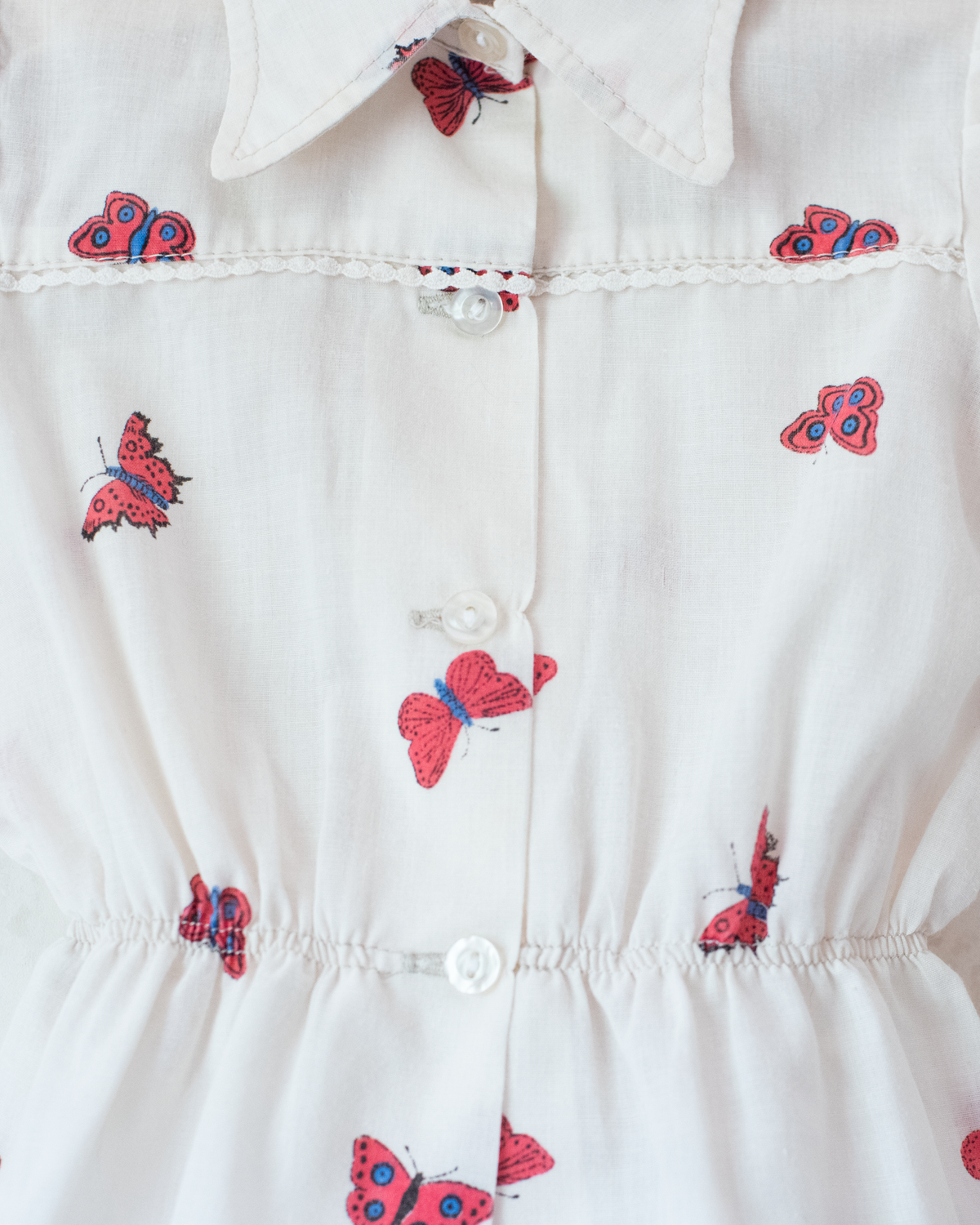Cream-colored shirt with butterflies and lace | 2-3 years