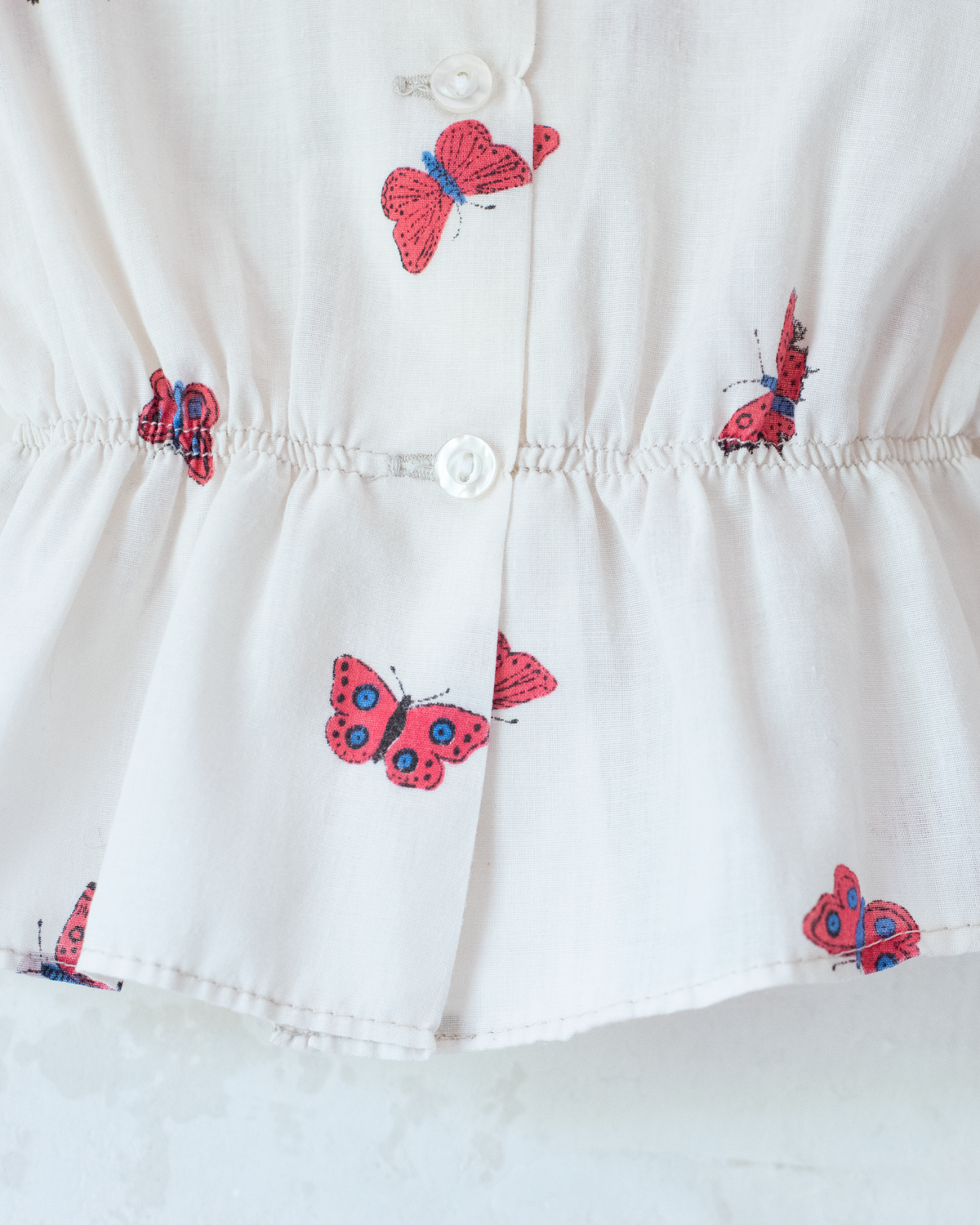 Cream-colored shirt with butterflies and lace | 2-3 years