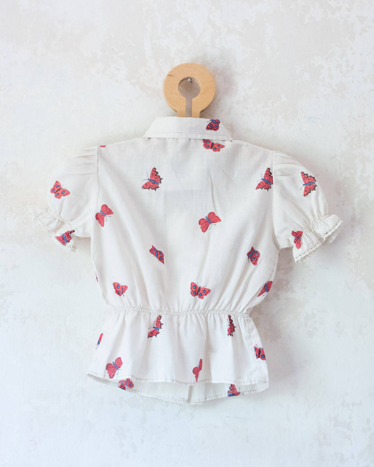 Cream-colored shirt with butterflies and lace | 2-3 years