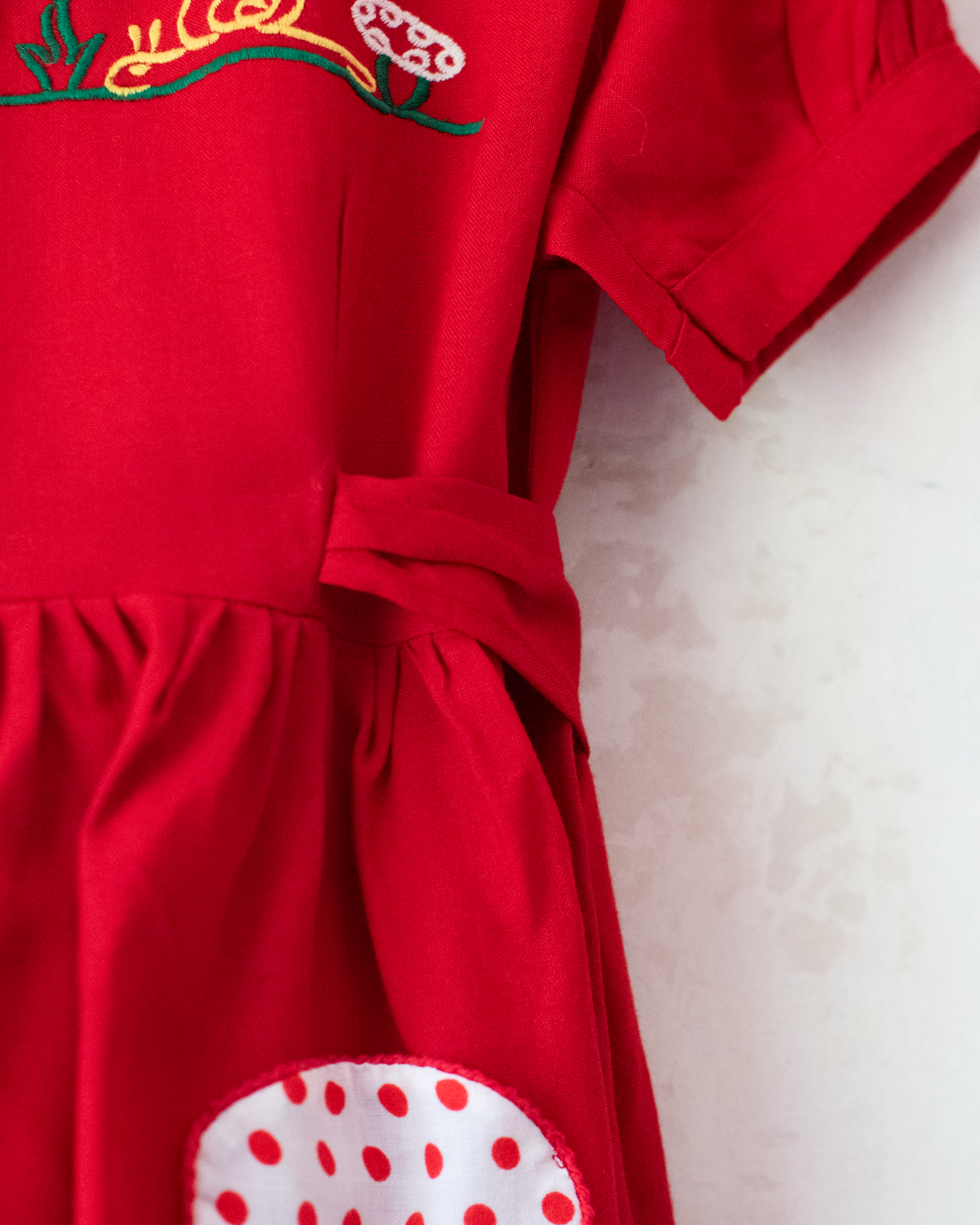 Red dress with embroidered mushrooms | French deadstock from the sixties | 2-3 years