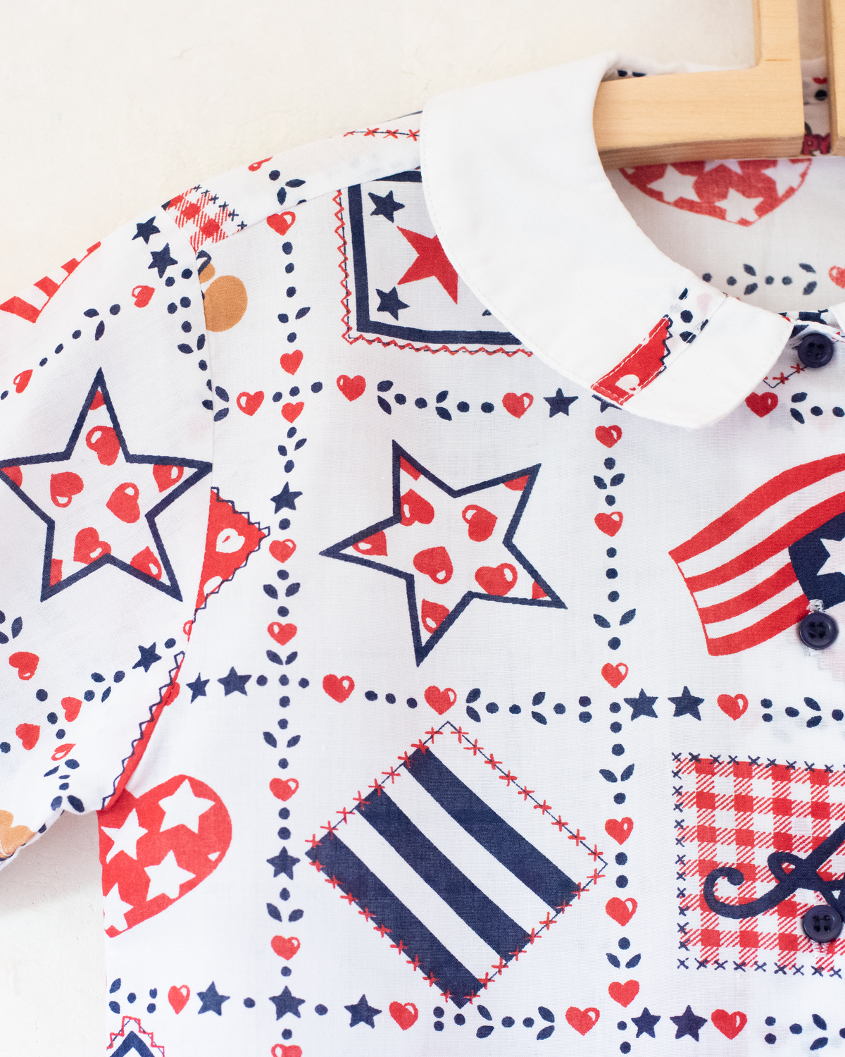 White button-down shirt with flags and bears | 5-6 years