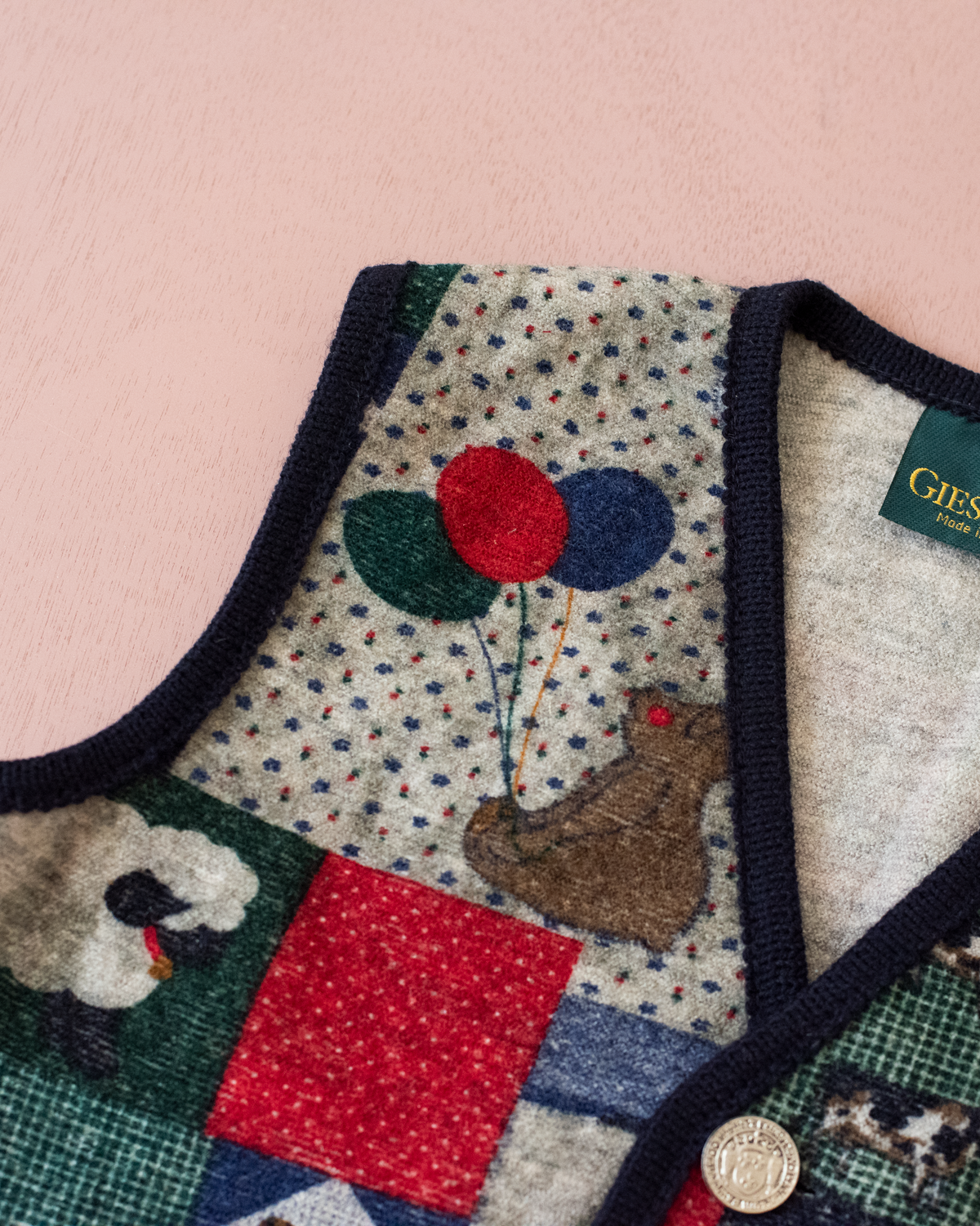Woolen cardigan with patches and animals | 5-6 years