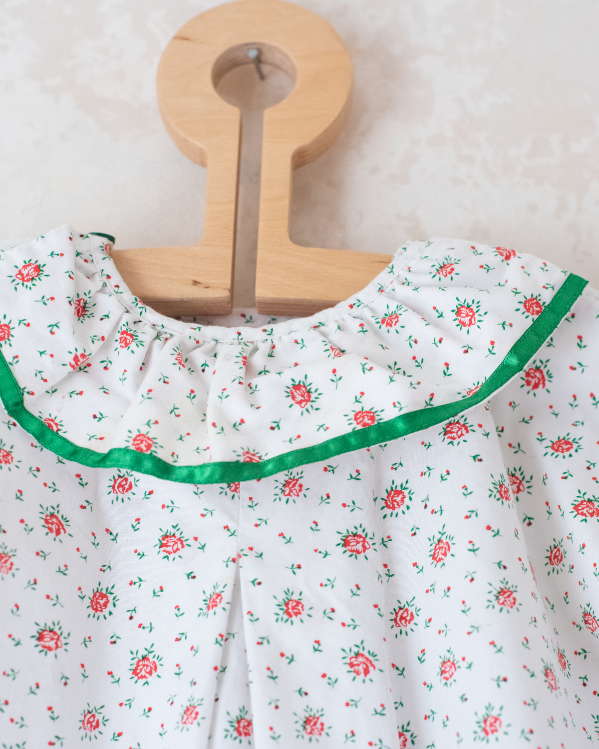 White overalls with flowers and a gorgeous collar | 18-24 months