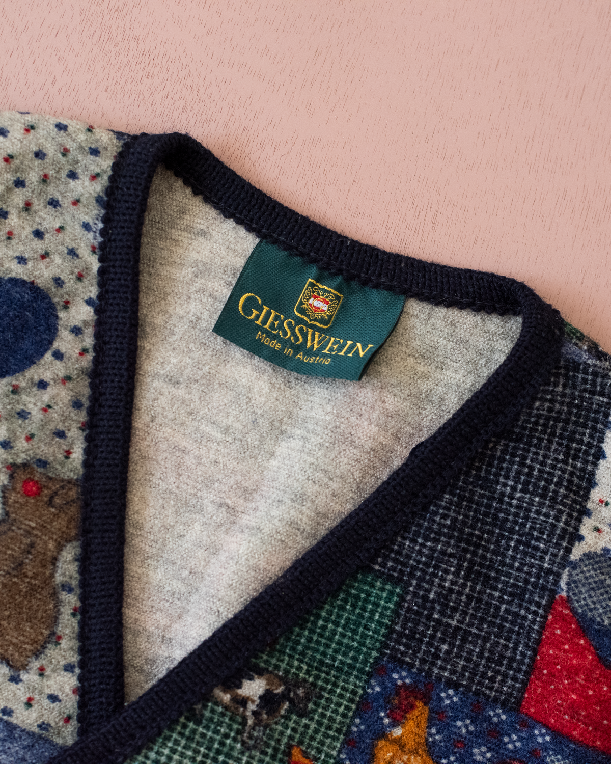 Woolen cardigan with patches and animals | 5-6 years