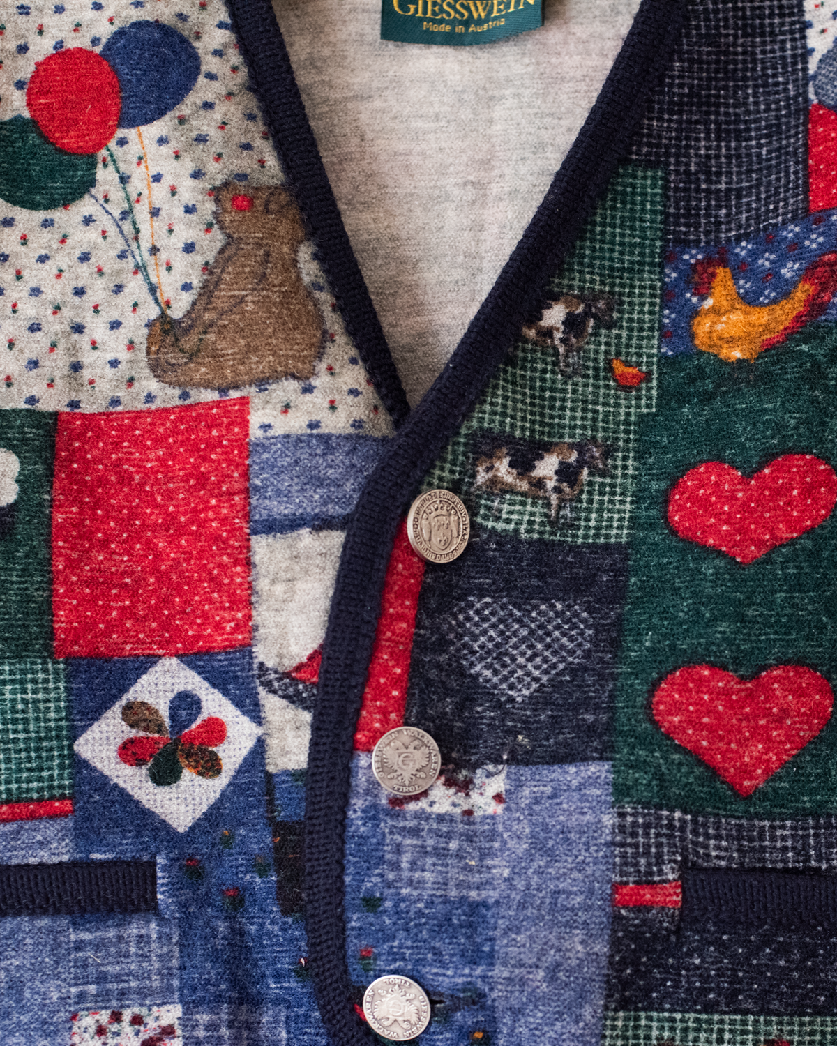 Woolen cardigan with patches and animals | 5-6 years