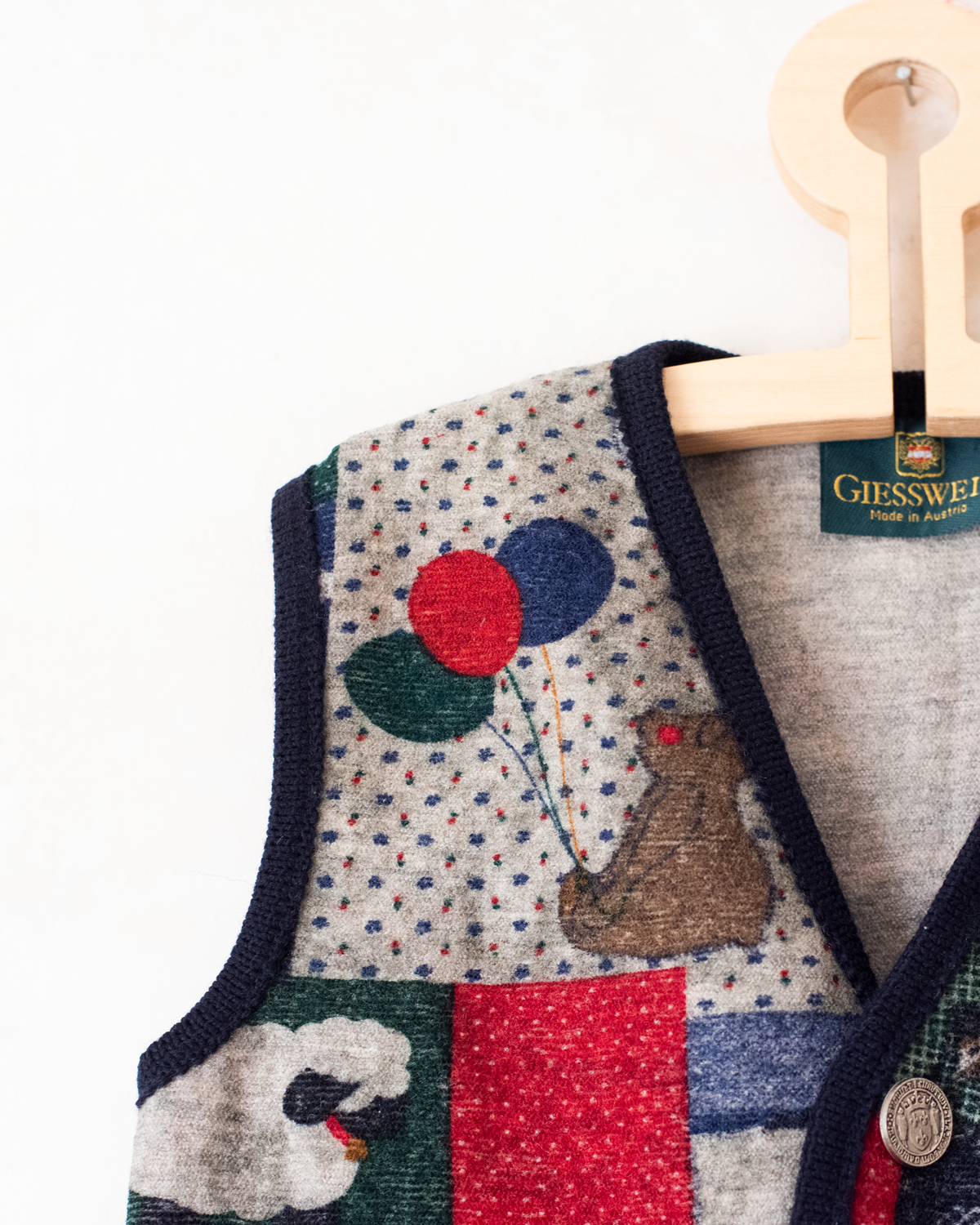 Woolen cardigan with patches and animals | 5-6 years