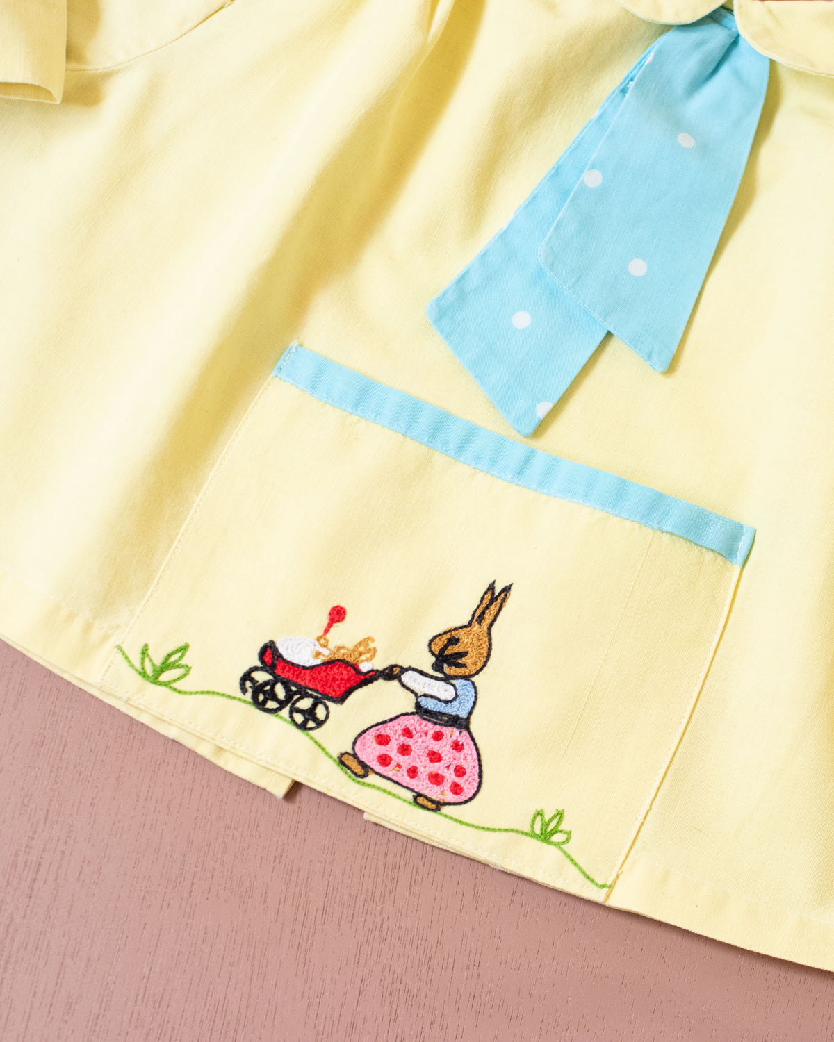 Long yellow shirt with a tie and an embroidered rabbit | 12-18 months