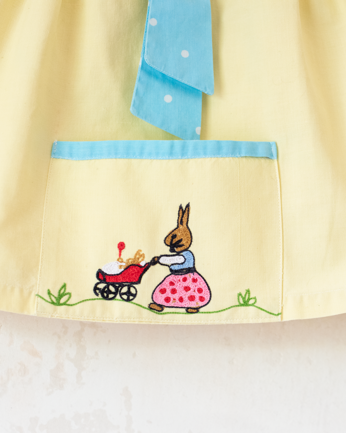 Long yellow shirt with a tie and an embroidered rabbit | 12-18 months