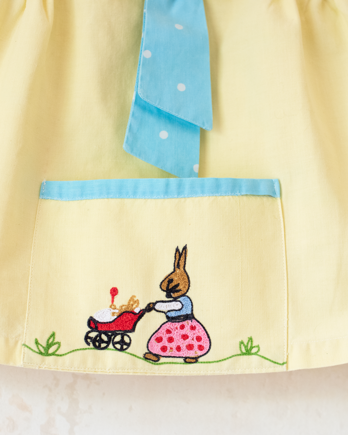 Long yellow shirt with a tie and an embroidered rabbit | 12-18 months