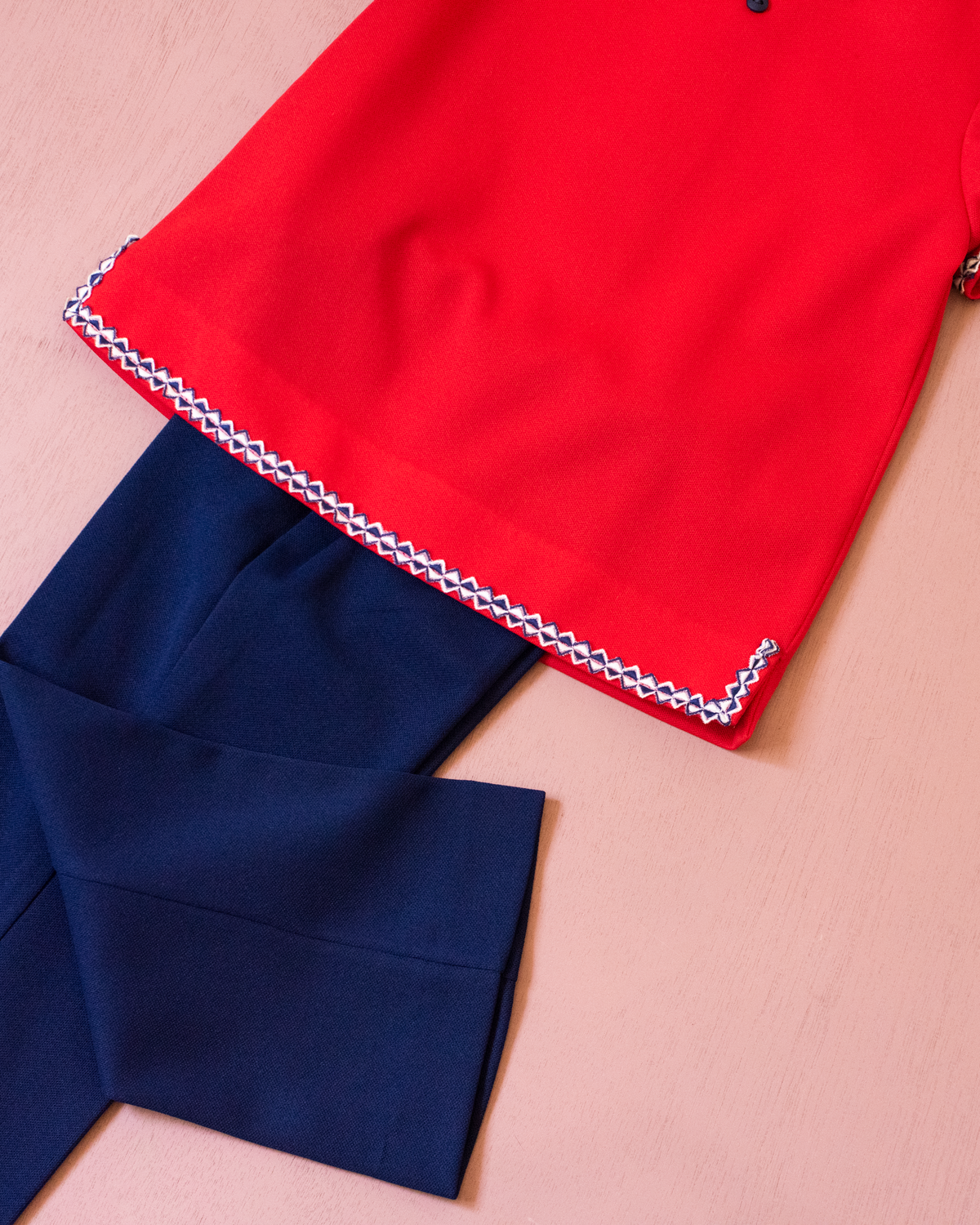 Red shirt and tailored pants | Belgian deadstock from the 60s | 3-4 years