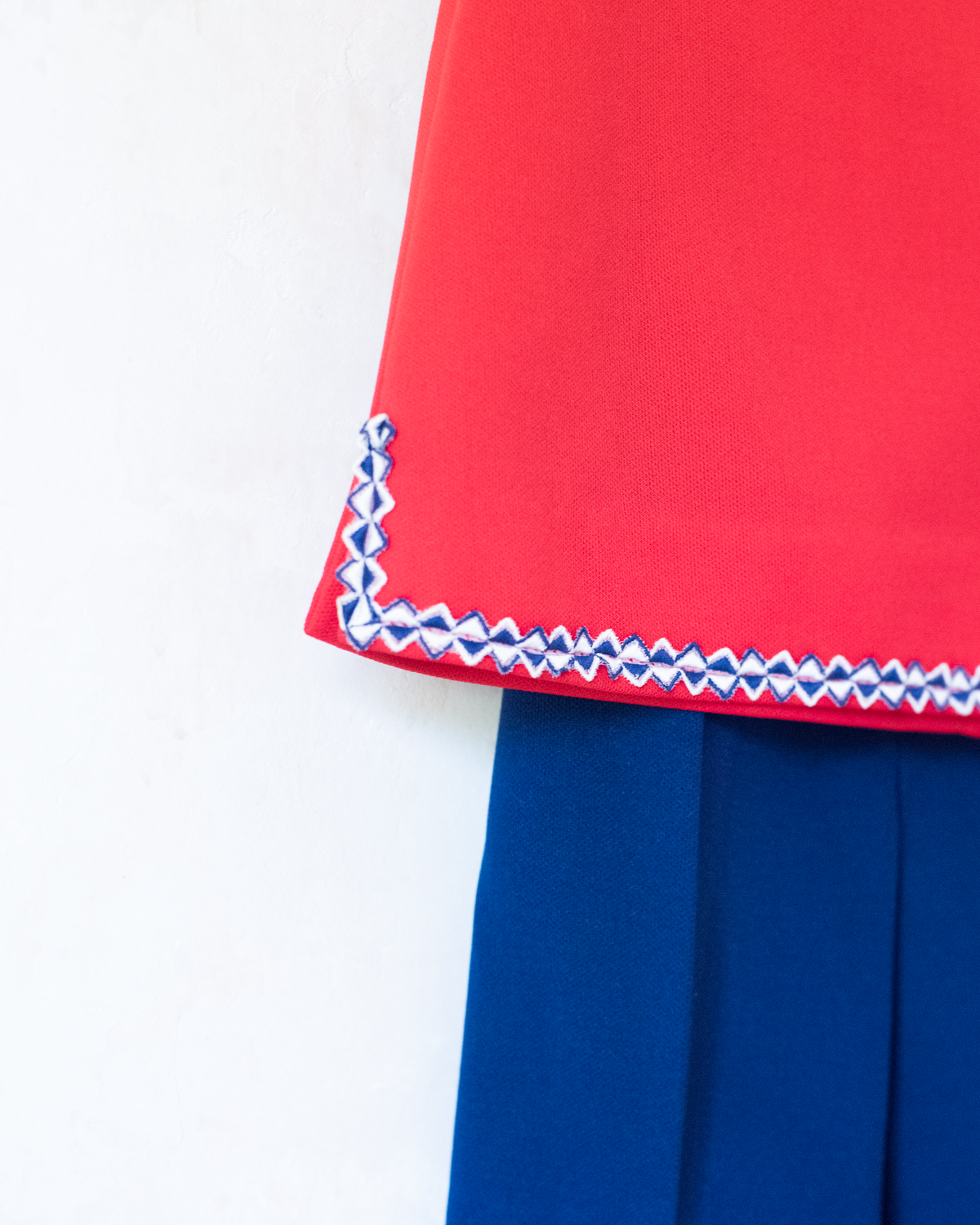 Red shirt and tailored pants | Belgian deadstock from the 60s | 3-4 years