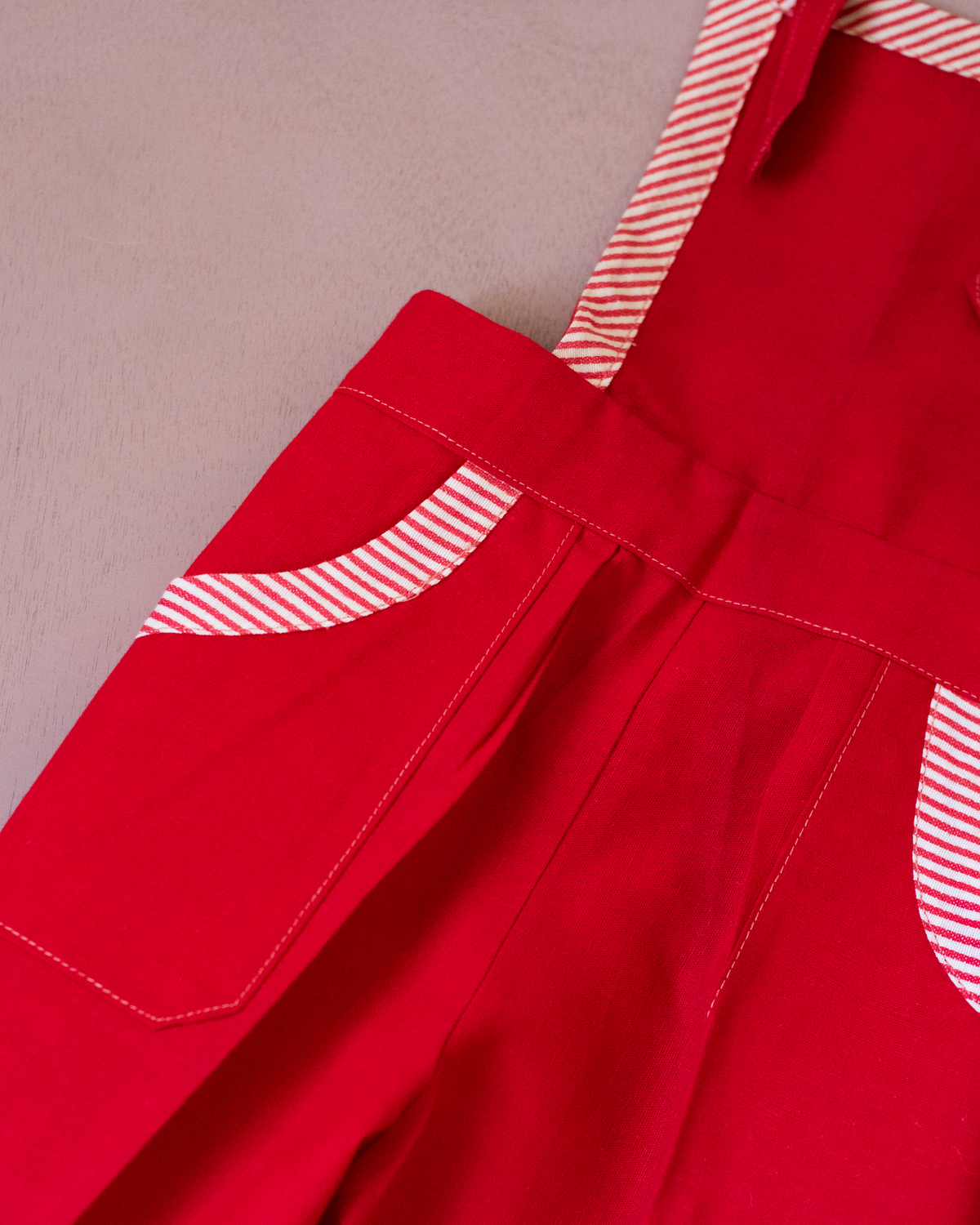 Red overalls from the 70s | French dead stock | 5-6 years