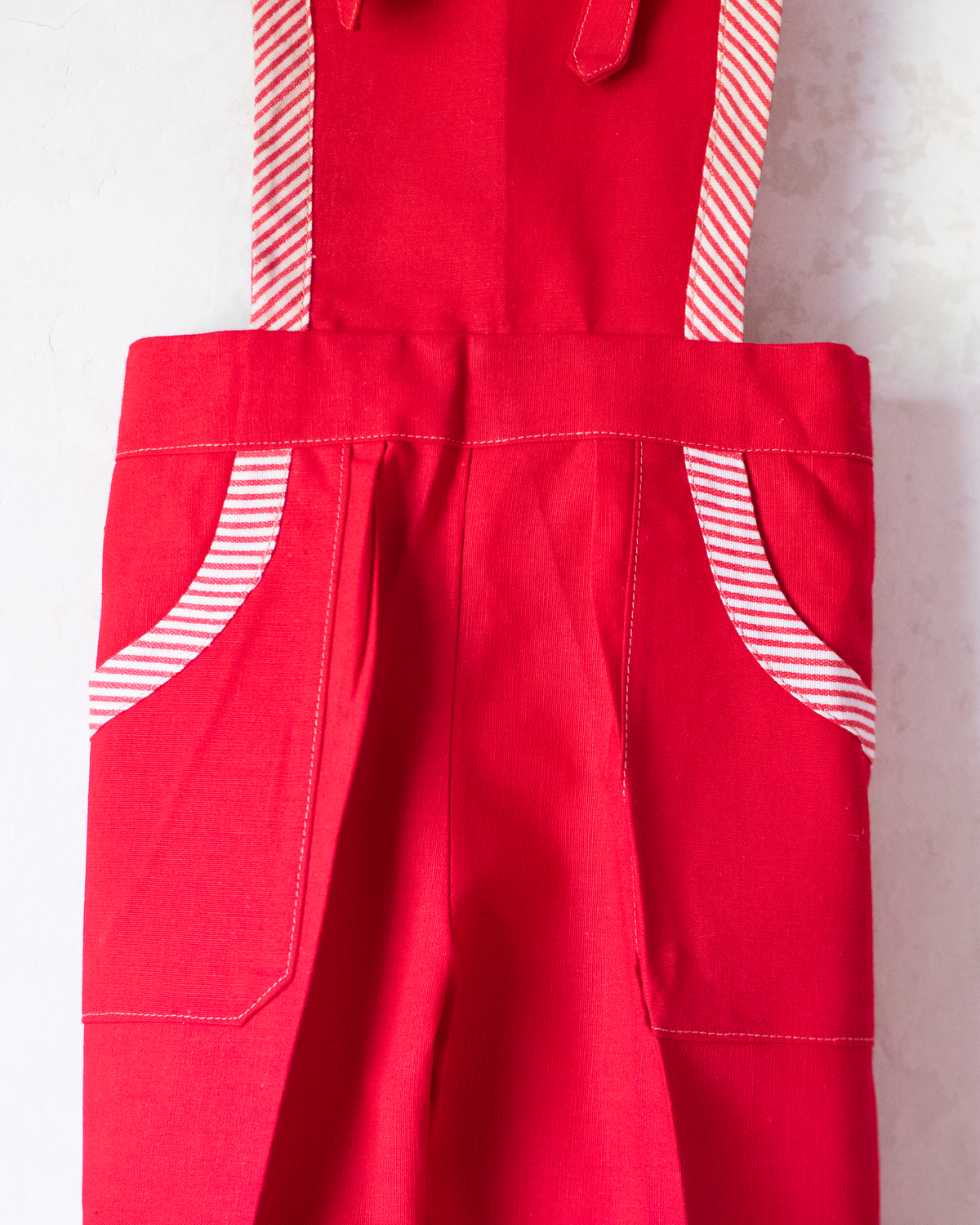 Red overalls from the 70s | French dead stock | 5-6 years