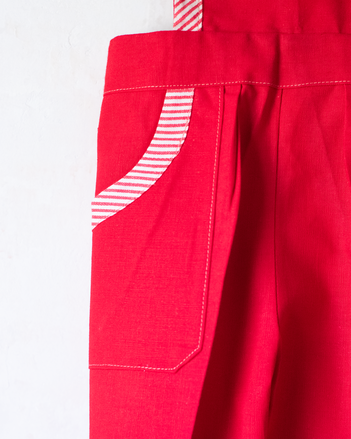 Red overalls from the 70s | French dead stock | 5-6 years