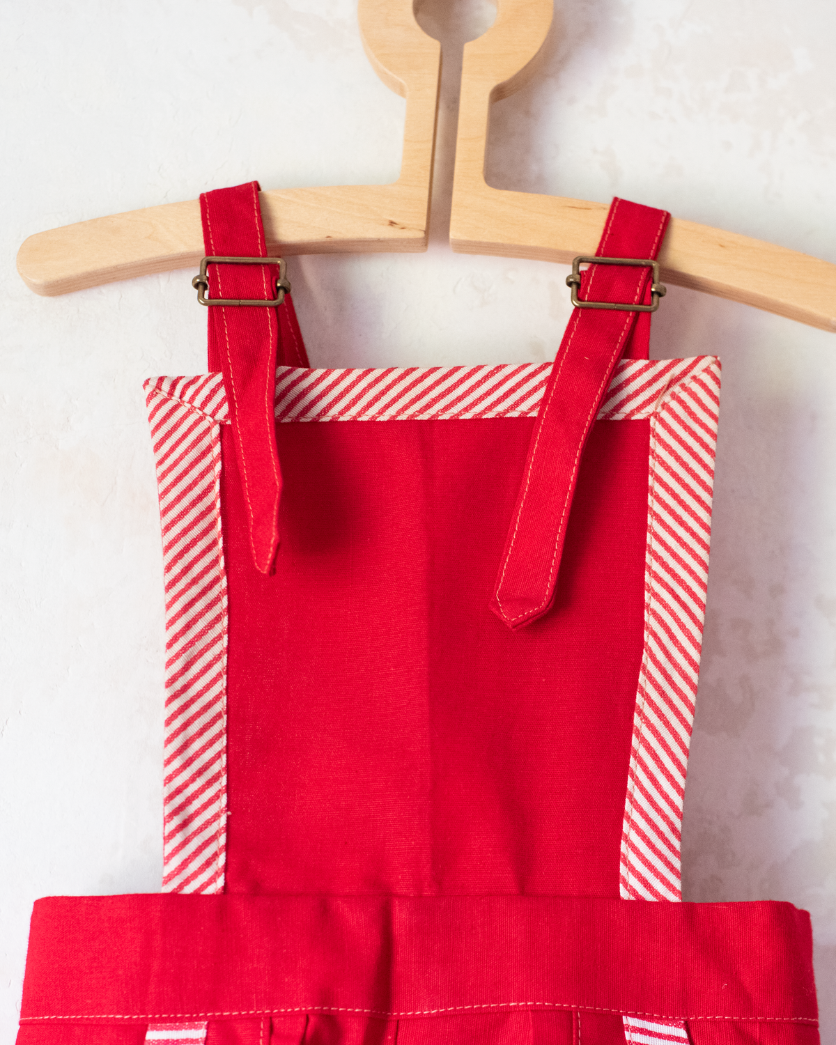 Red overalls from the 70s | French dead stock | 5-6 years