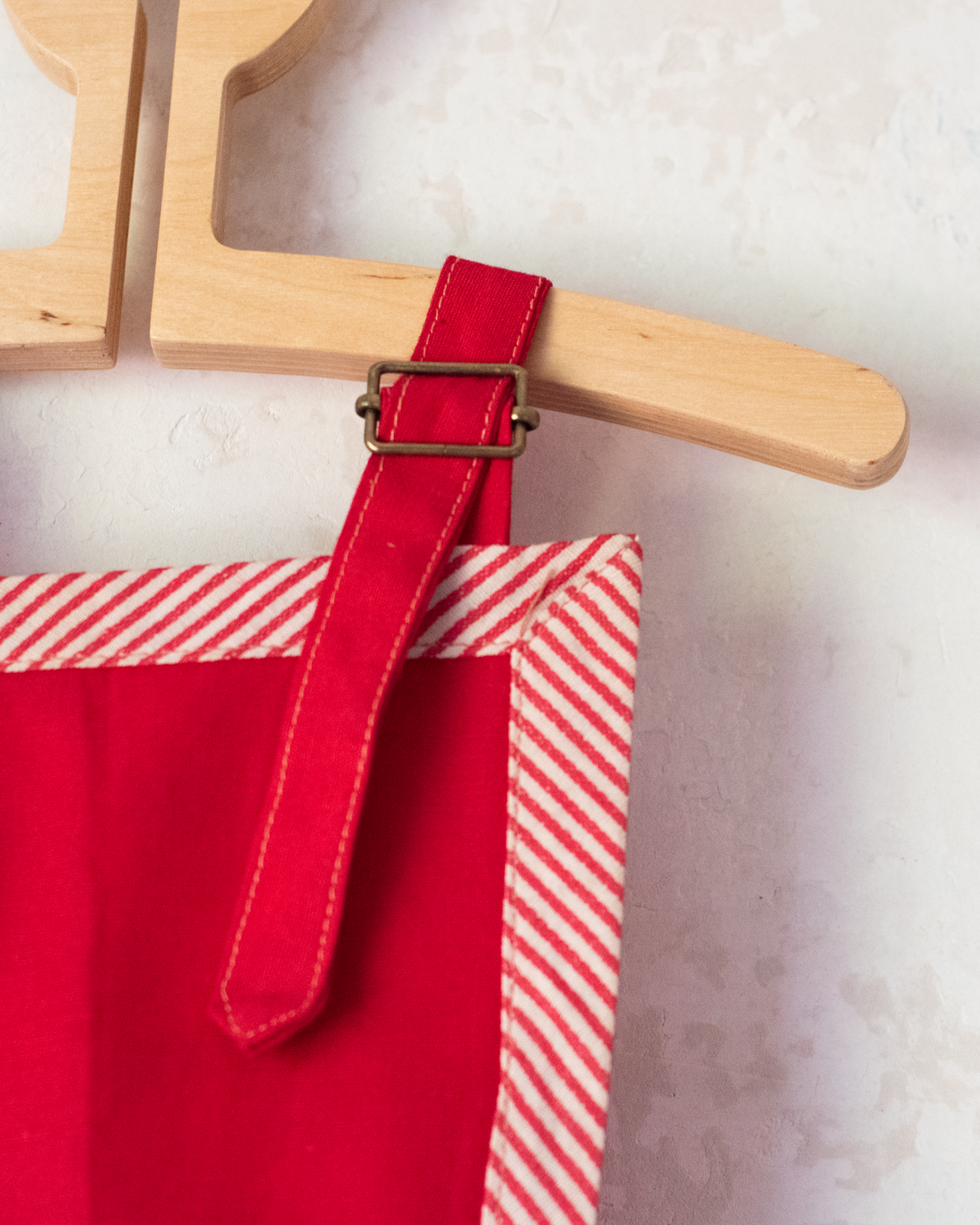 Red overalls from the 70s | French dead stock | 5-6 years