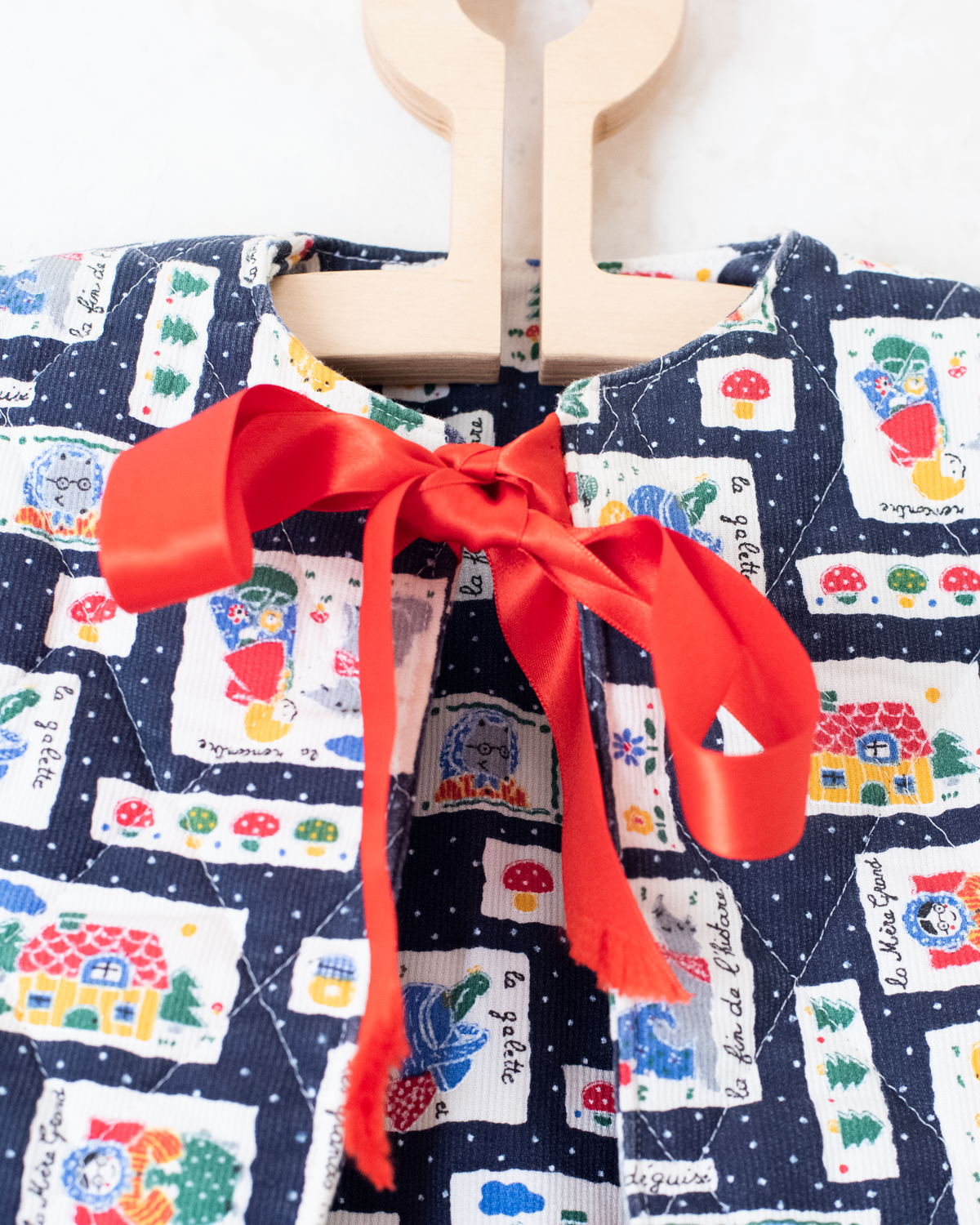 Blue top with nostalgic prints and bow tie | 9-12 months
