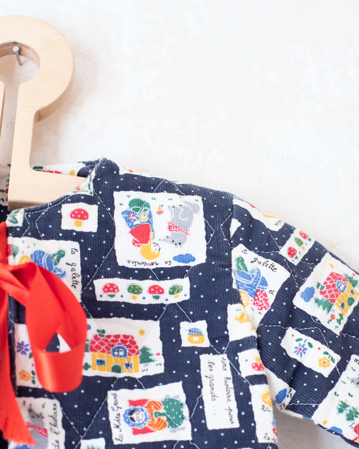 Blue top with nostalgic prints and bow tie | 9-12 months