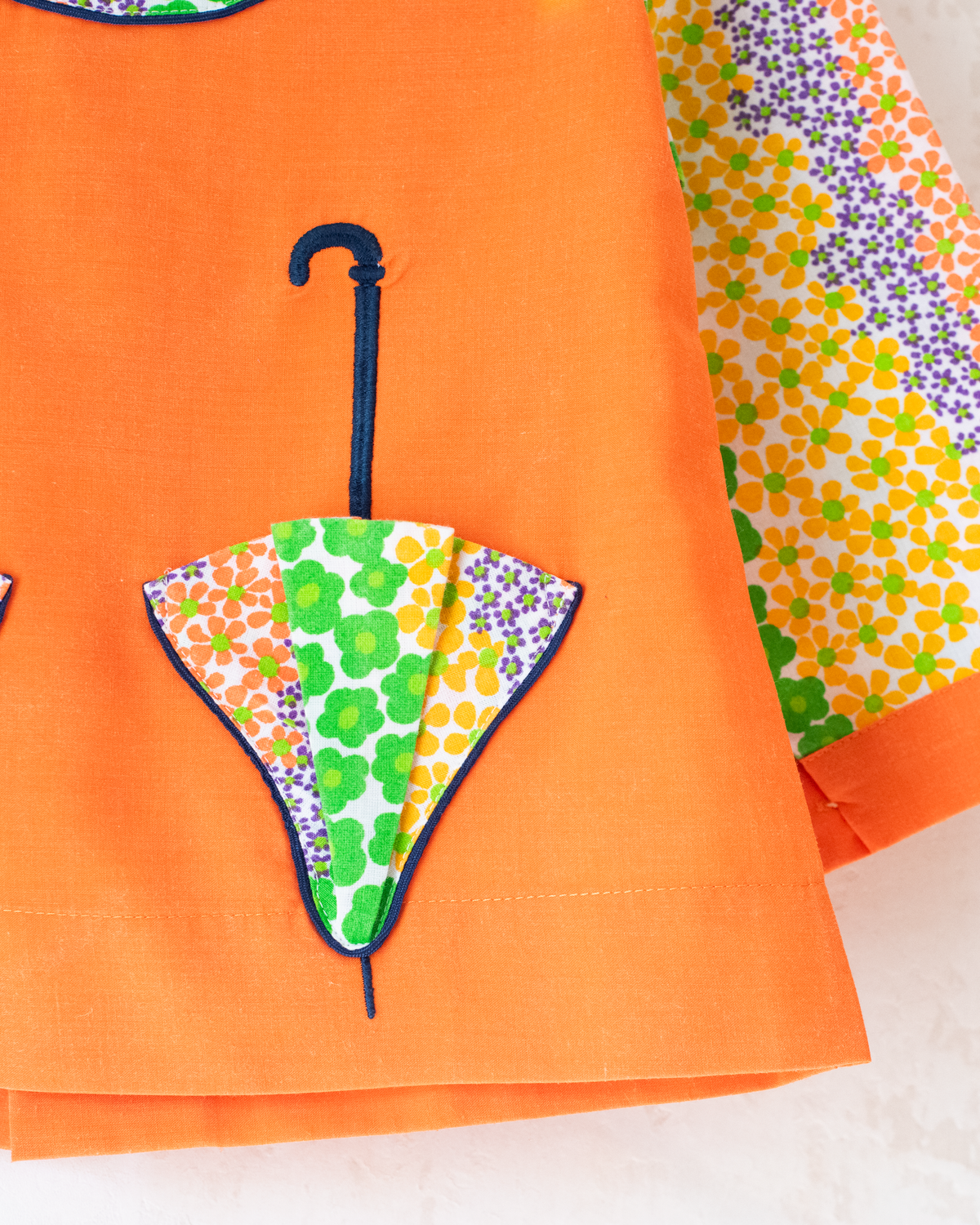 Floral shirt from the Sixties with two umbrellas | 2-3 years
