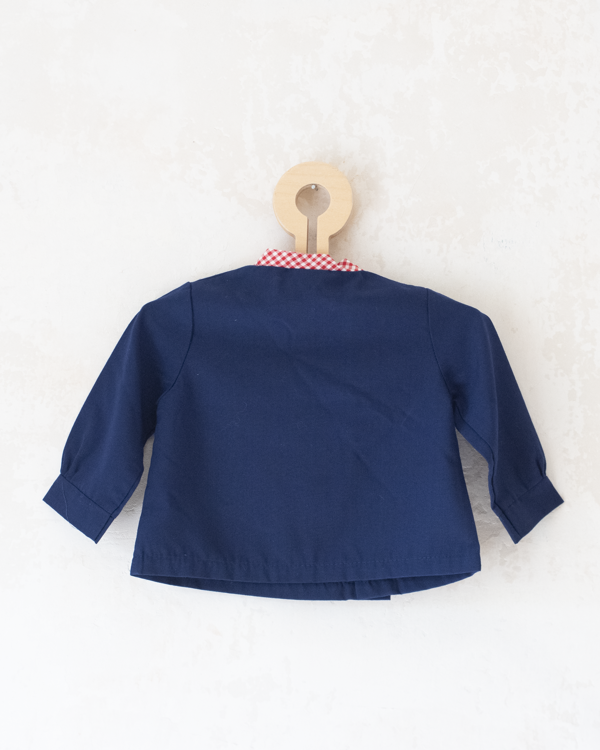 חולצה כחולה עם ילד מזמר רקום | 6-9 חודשים