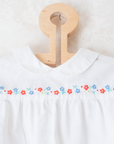 חולצה לבנה עם פרחים רקומים | 18-24 חודשים