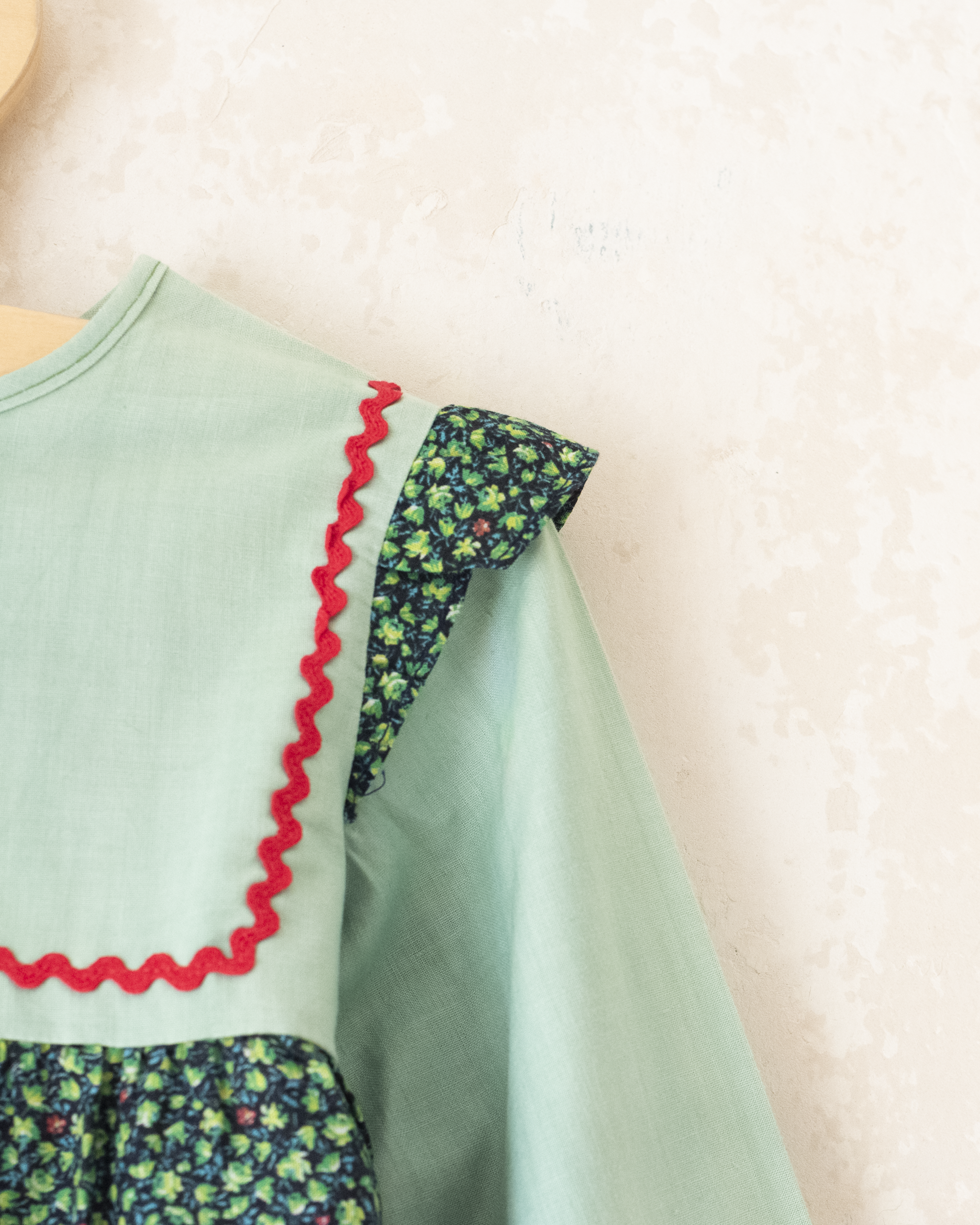 טוניקה ירוקה פרחונית | דד סטוק צרפתי מהסבנטיז | 3-4 שנים