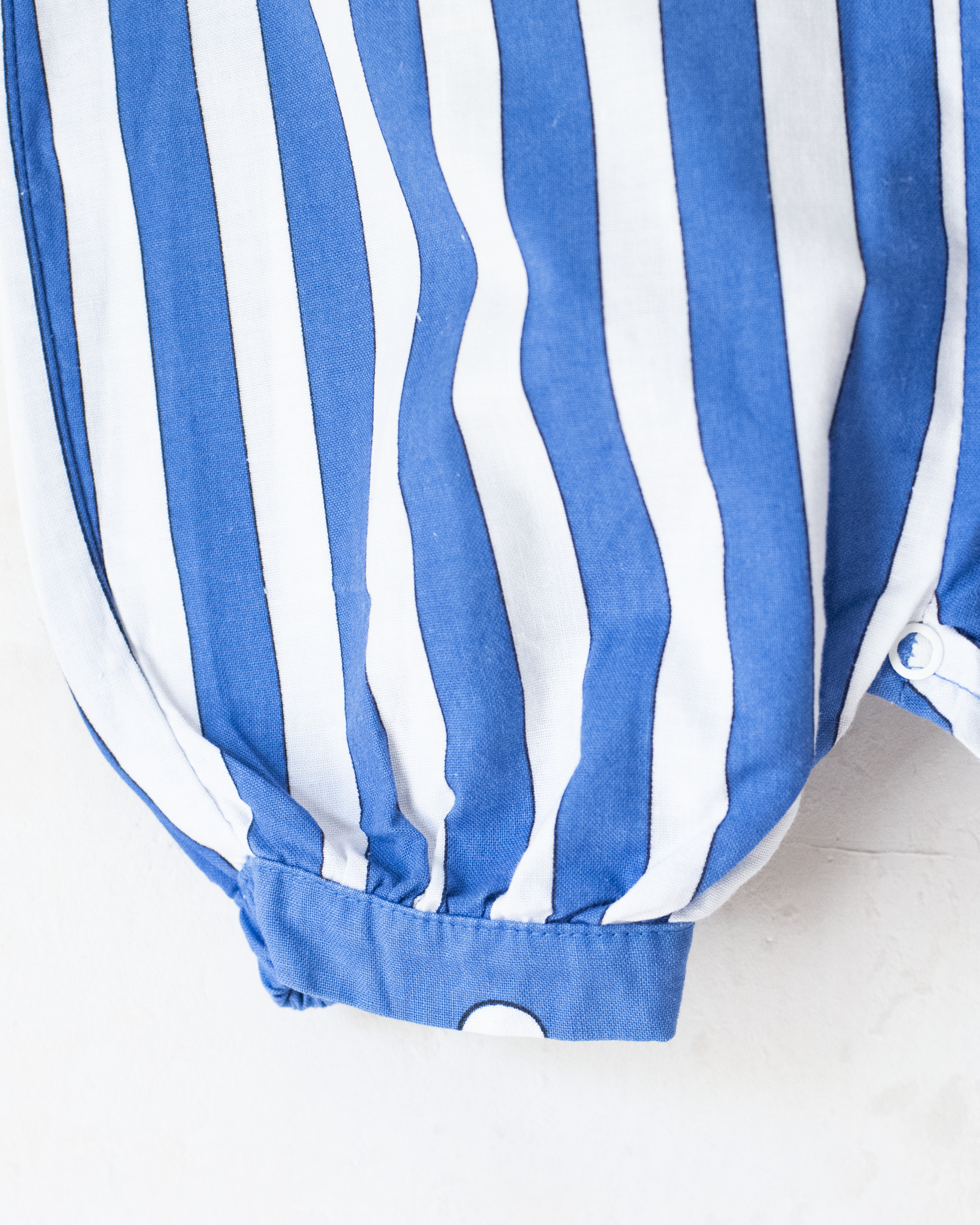 אוברול כחול לבן עם פסים ונקודות | 3-6 חודשים