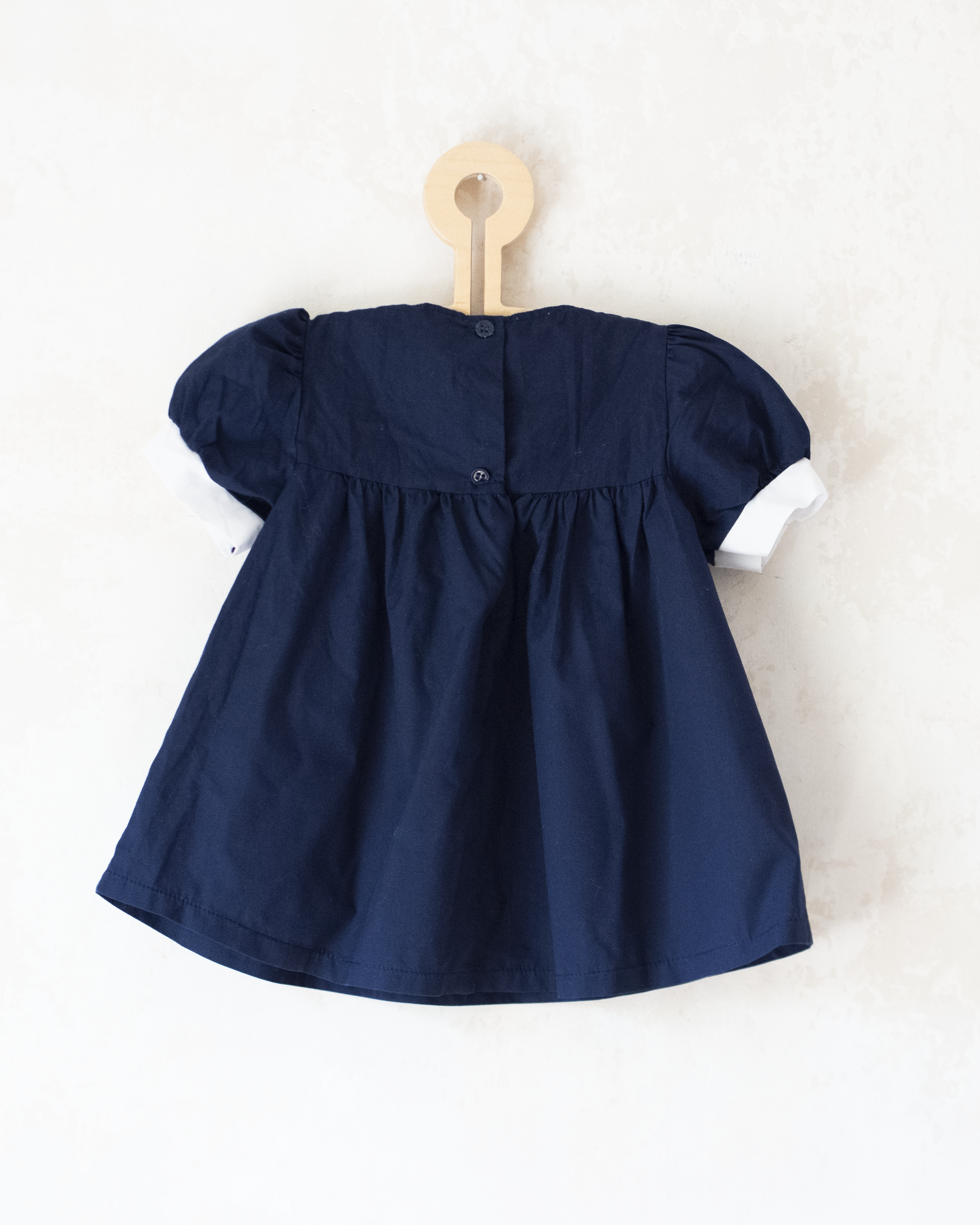 שמלה כחולה עם דגים רקומים על הצווארון | 9-12 חודשים