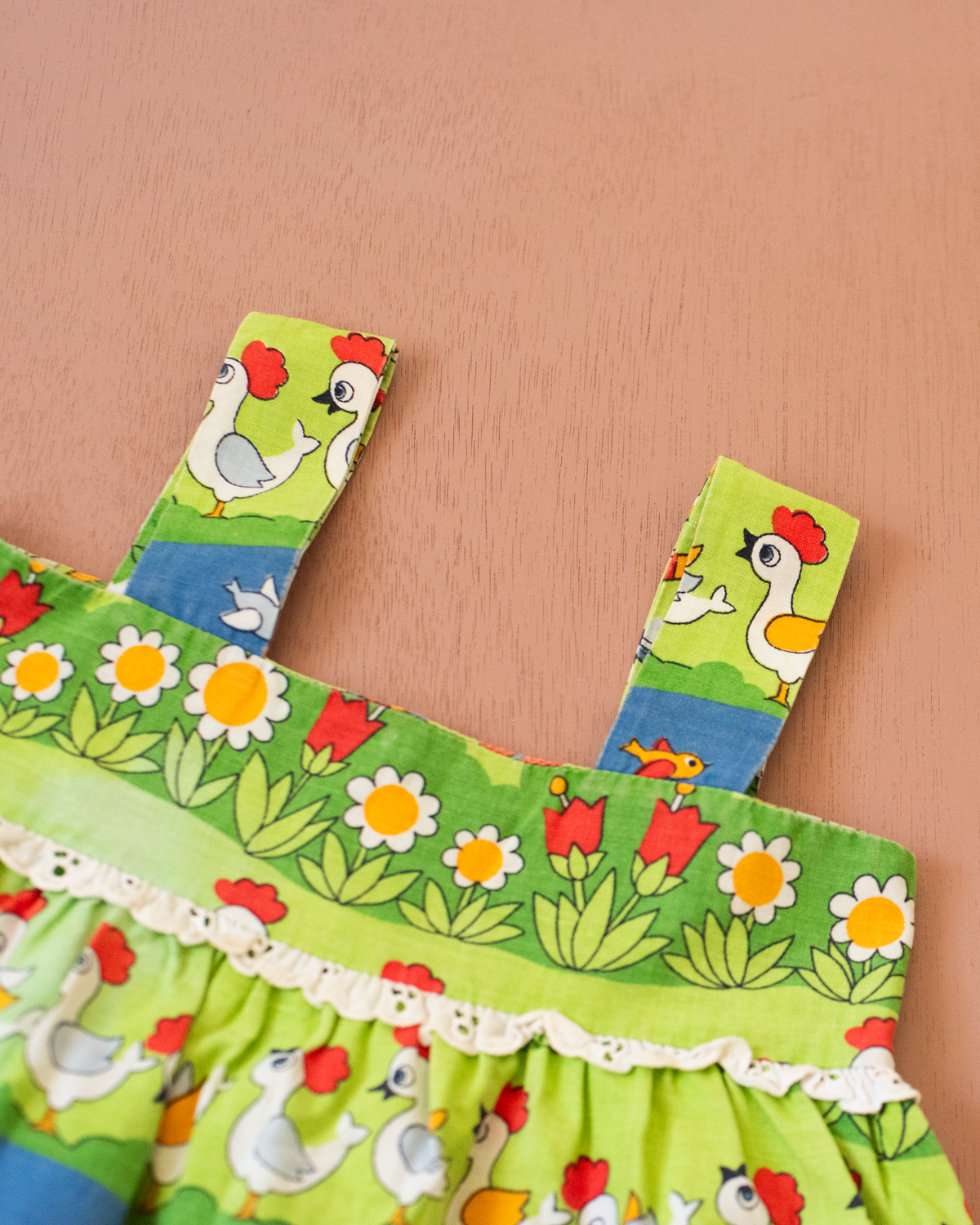 Colorful dress with children and chickens | 2-3 years