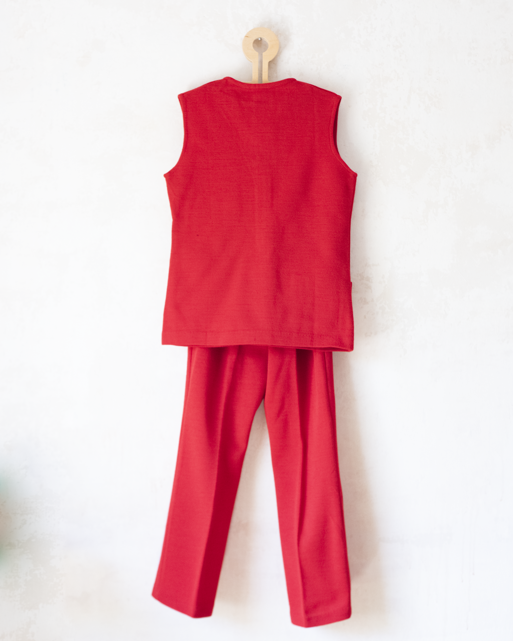 אפודה ומכנסיים אדומים | דד סטוק איטלקי | 9-10 שנים