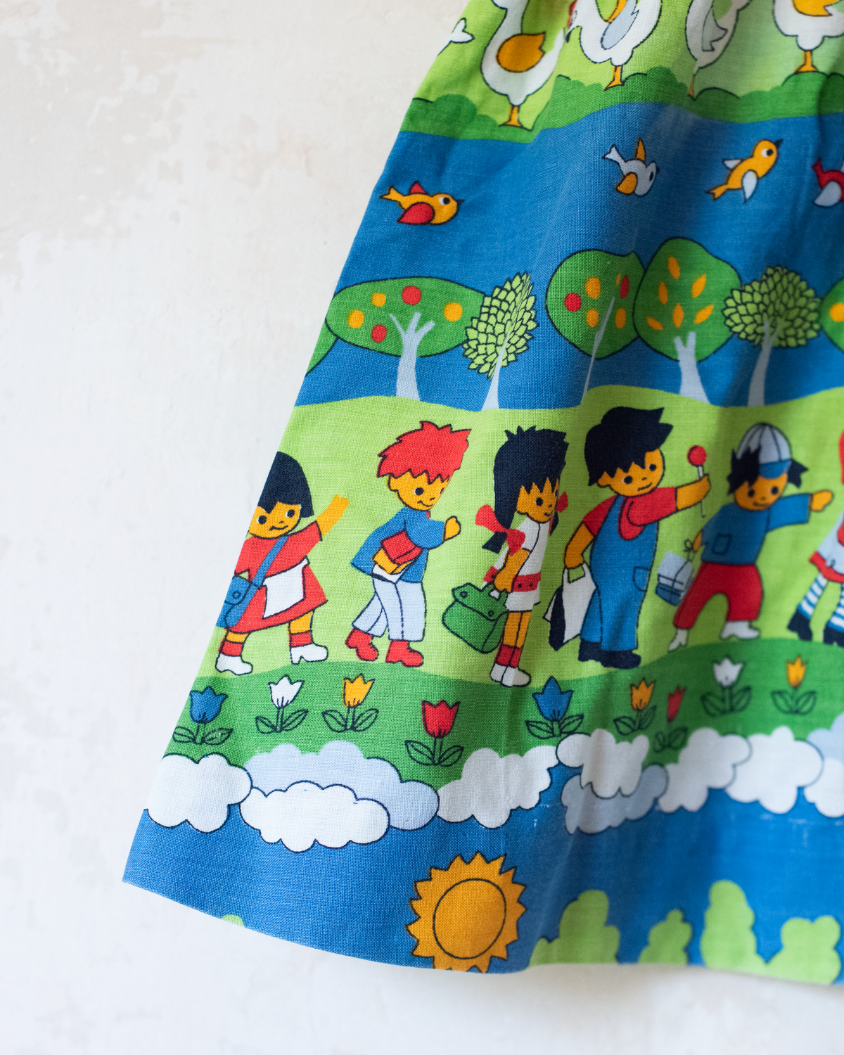 Colorful dress with children and chickens | 2-3 years