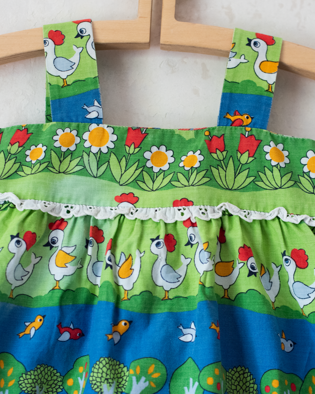 Colorful dress with children and chickens | 2-3 years