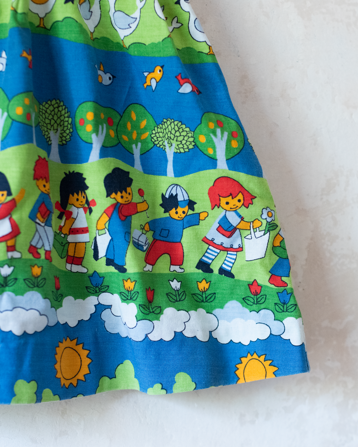 Colorful dress with children and chickens | 2-3 years