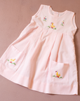 שמלה ורודה עם רקמת ברווזים ופרחים | 18-24 חודשים