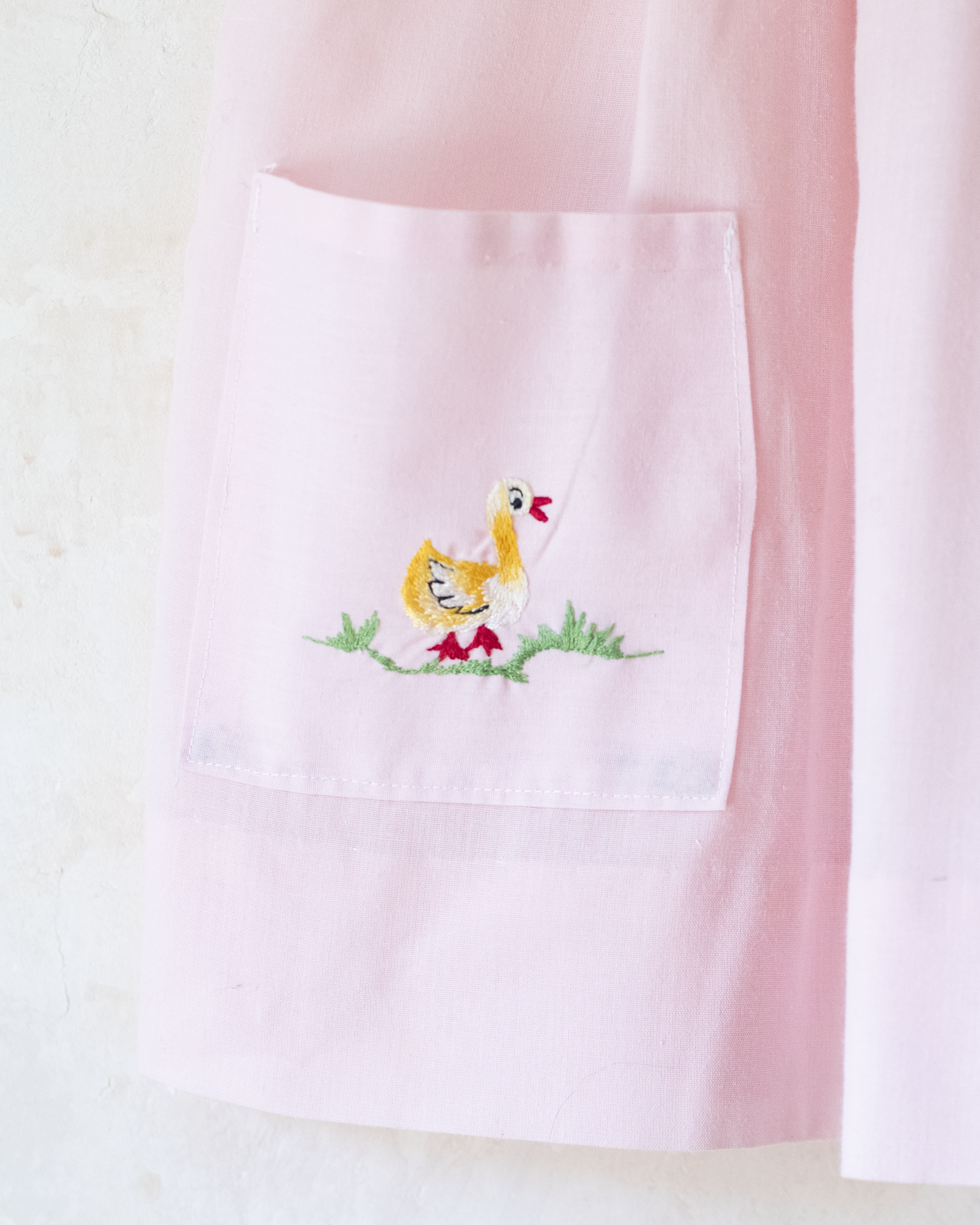 שמלה ורודה עם רקמת ברווזים ופרחים | 18-24 חודשים