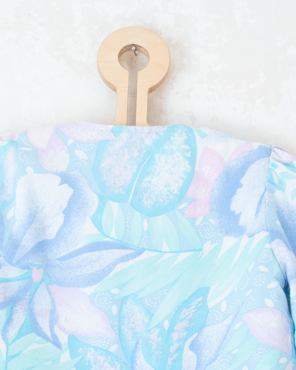 Thin top with pastel flowers | 2-3 years