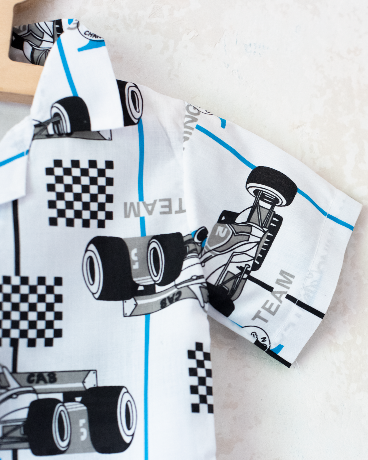 Button-down shirt with stripes and racing cars | French Deadstock | 2-3 years