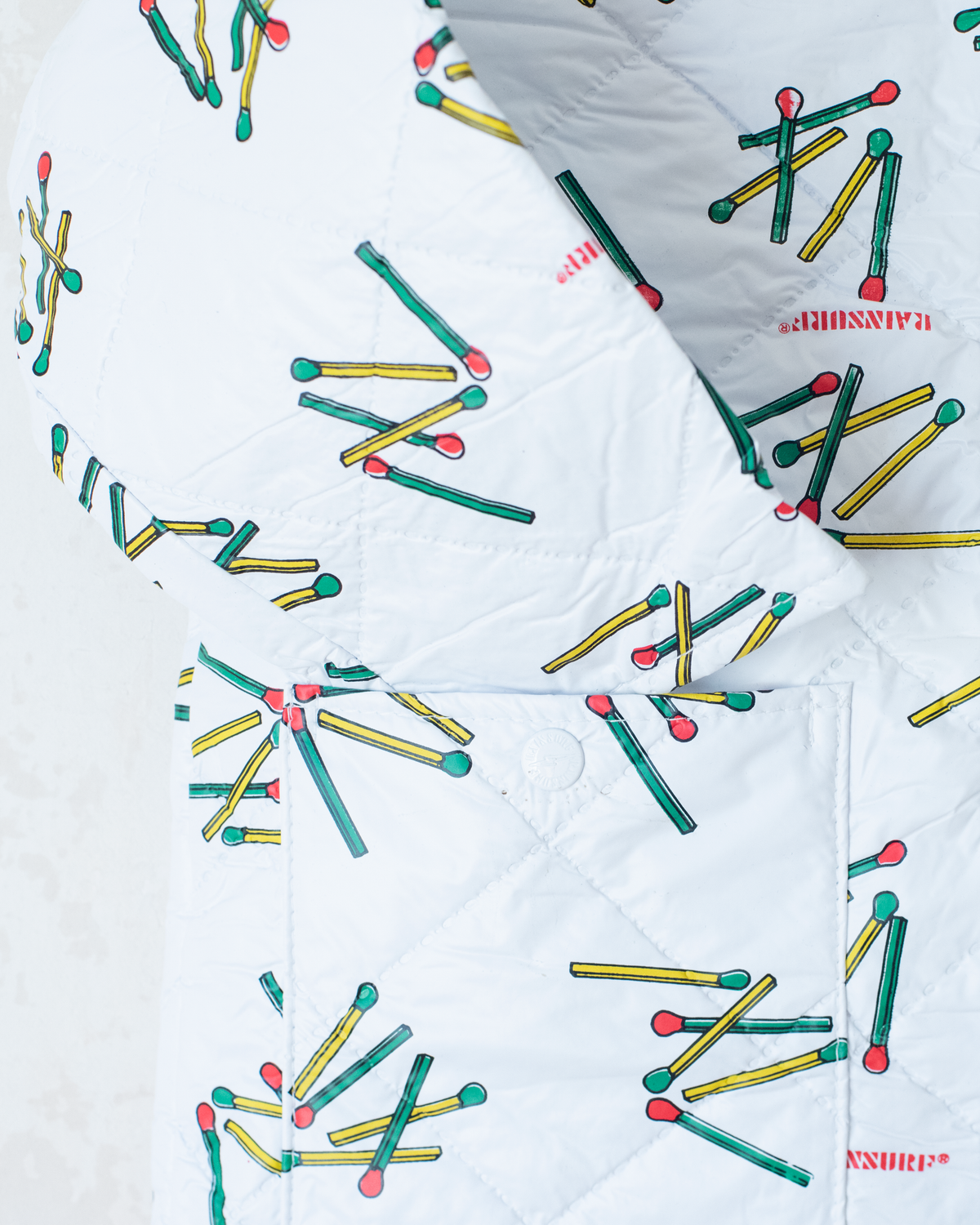 White raincoat with matches | 7-8 years
