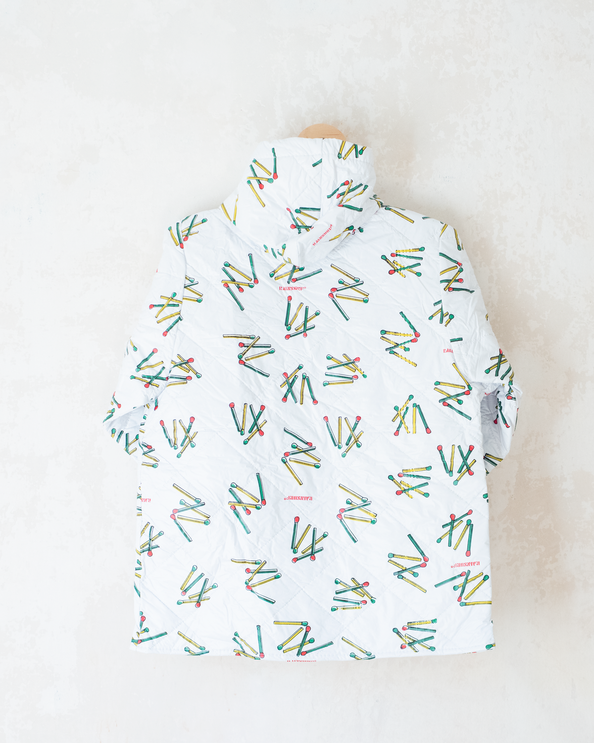 White raincoat with matches | 7-8 years