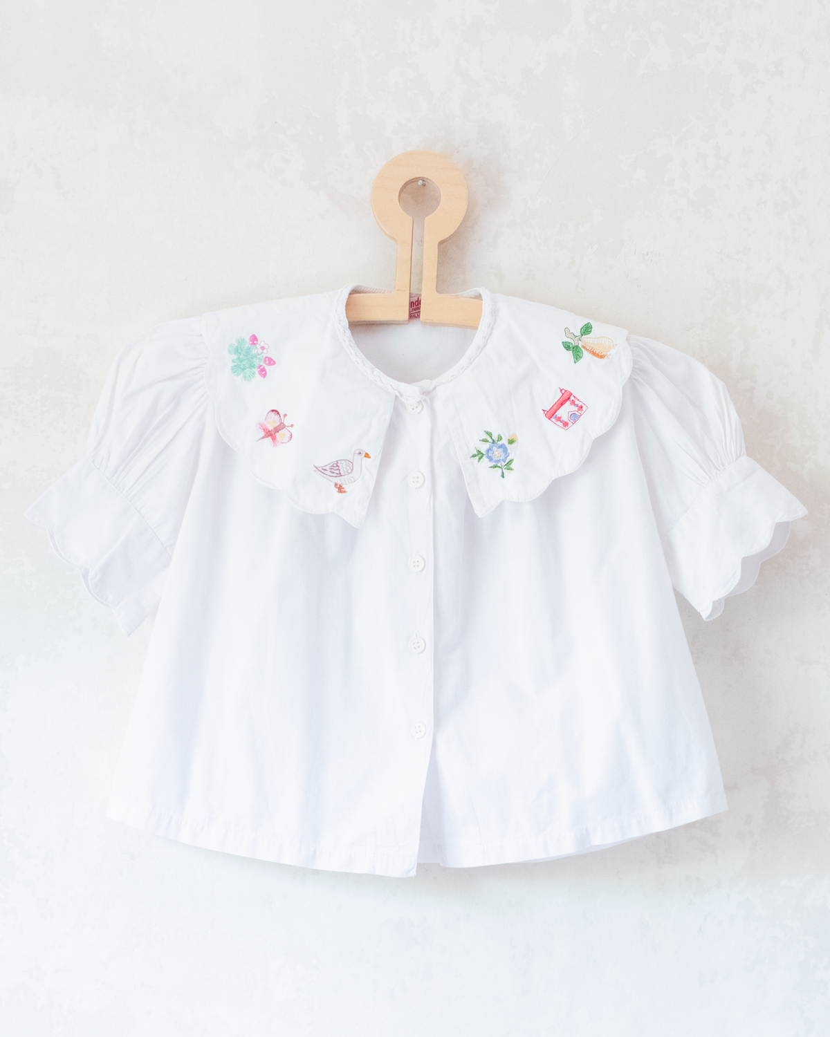 White button-down shirt with wide collar and beautiful embroidery | 4-5 years