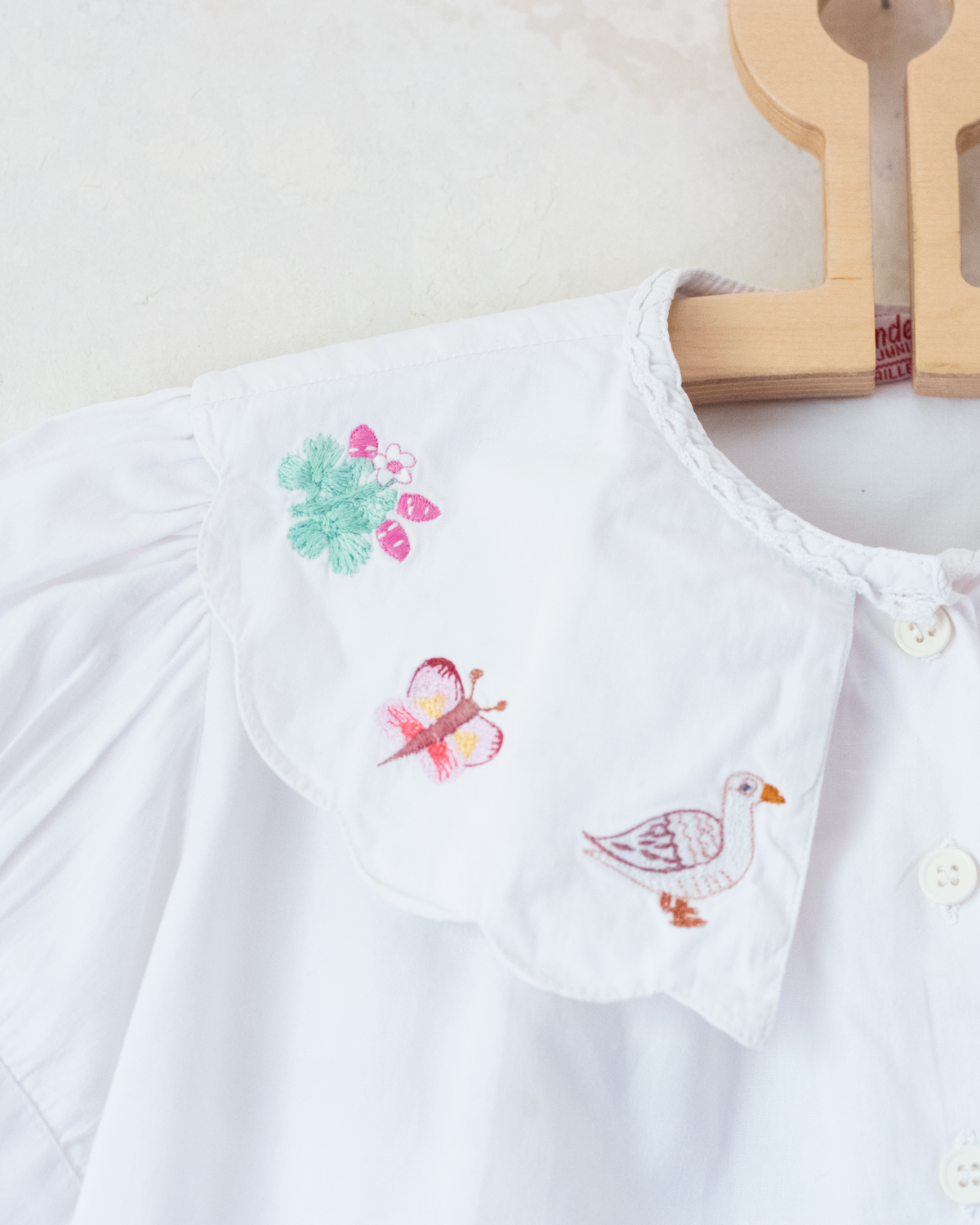 White button-down shirt with wide collar and beautiful embroidery | 4-5 years